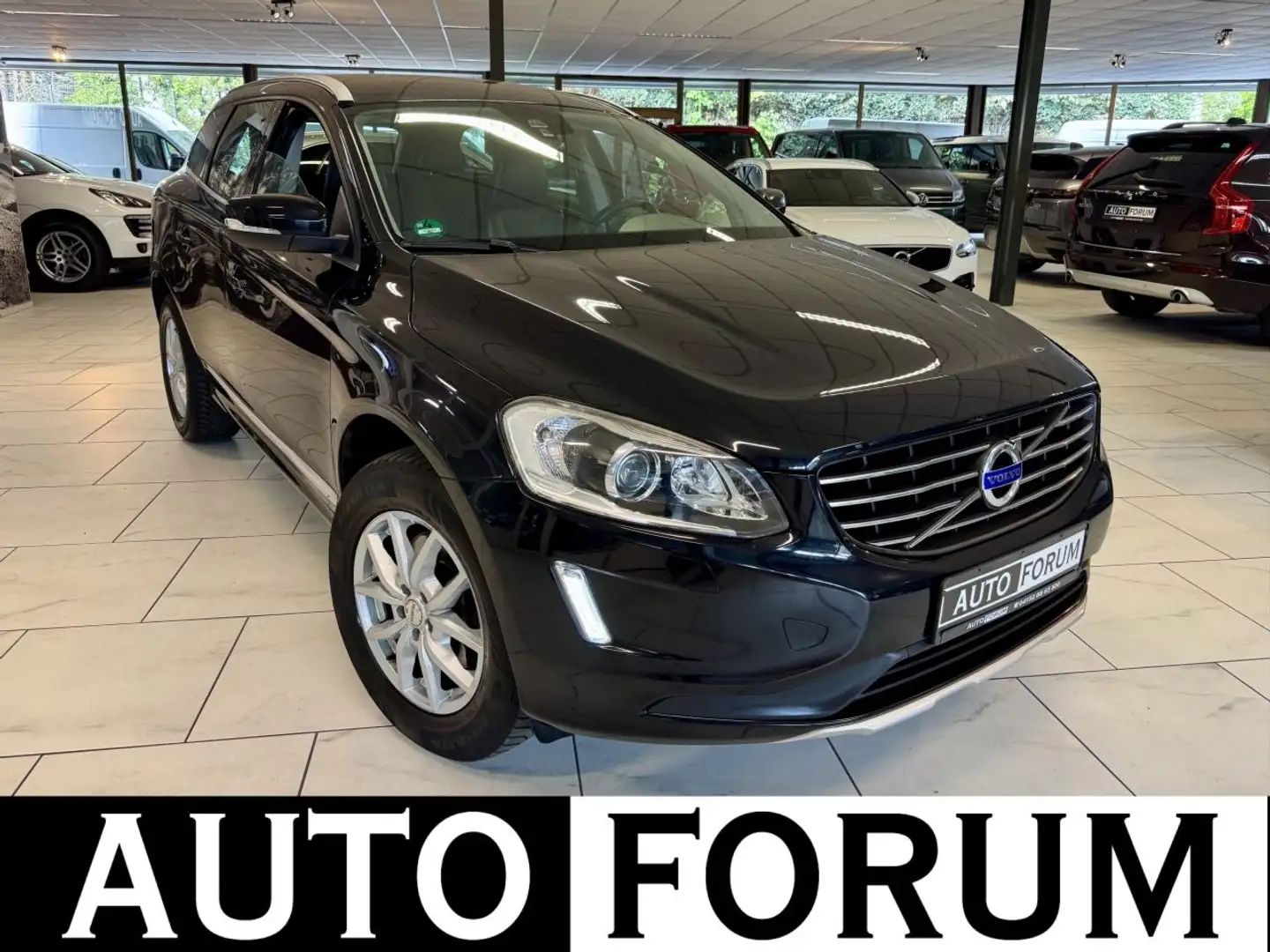 Volvo XC60 2.0 D4 AUT NAVI LEDER XENON MEMORY PDC SHZ Schwarz - 1