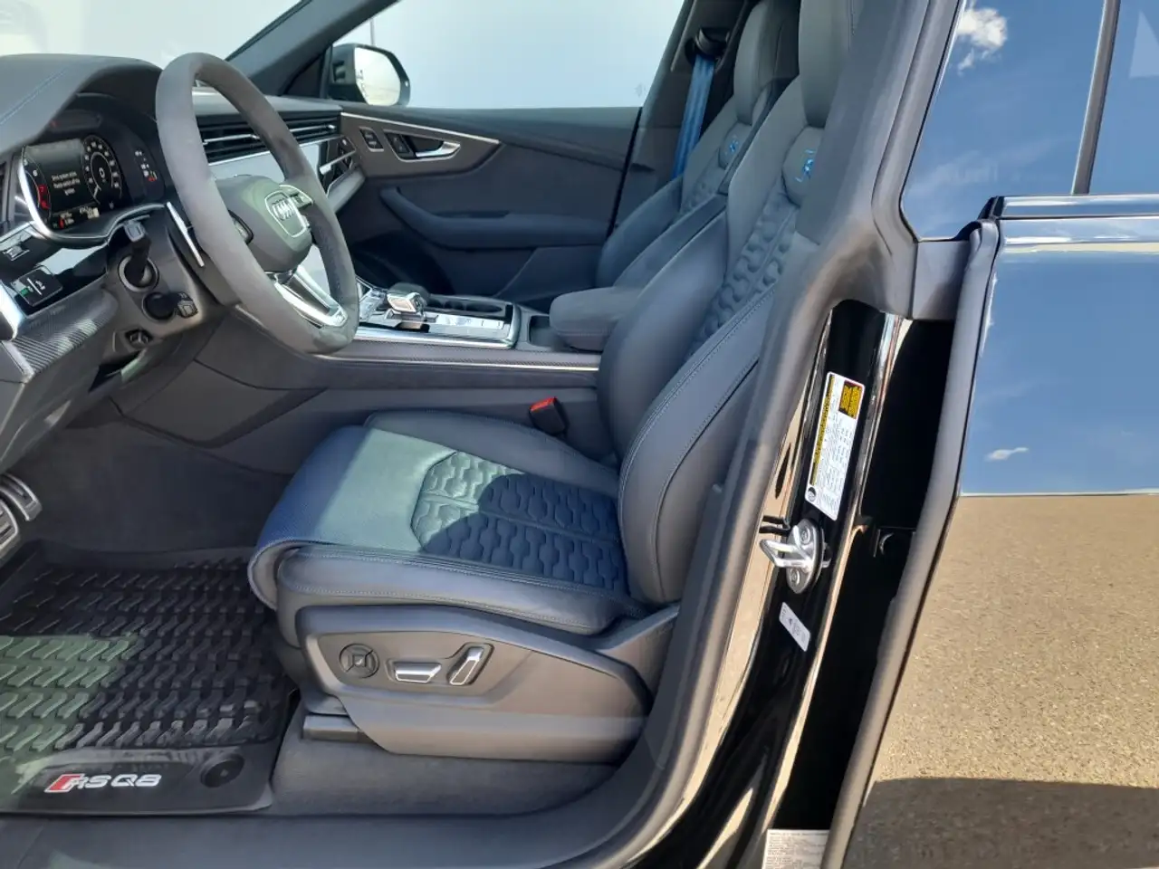 Audi RS Q8 photo Audi RS Q8