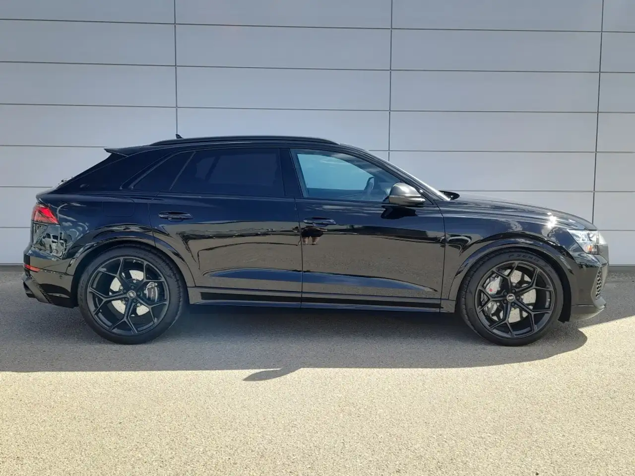 Audi RS Q8 photo Audi RS Q8