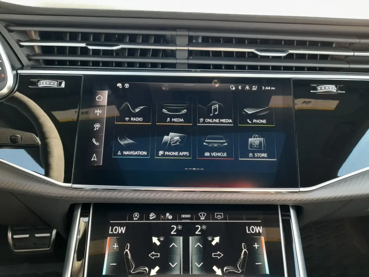 Audi RS Q8 photo Audi RS Q8