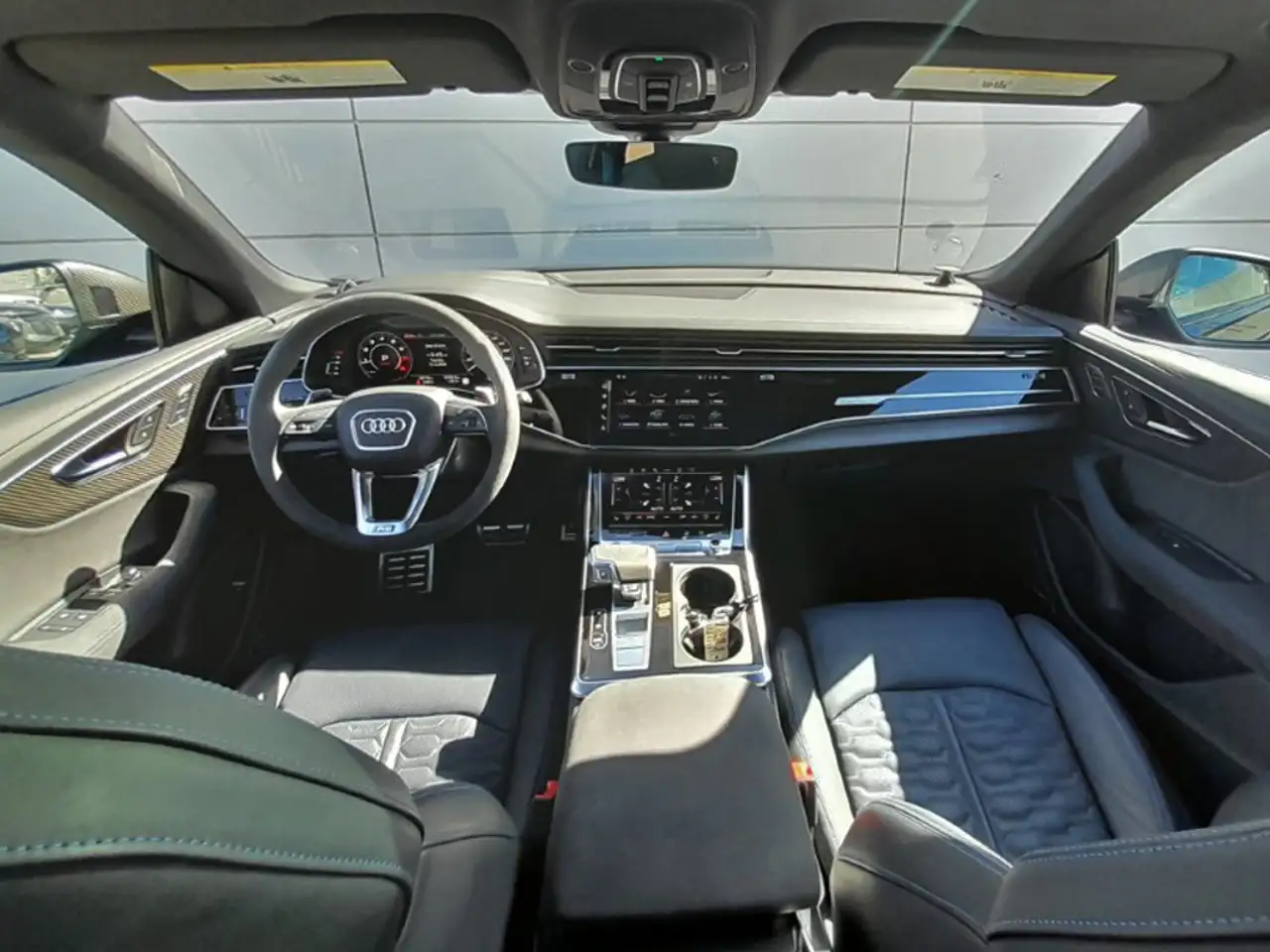 Audi RS Q8 photo Audi RS Q8