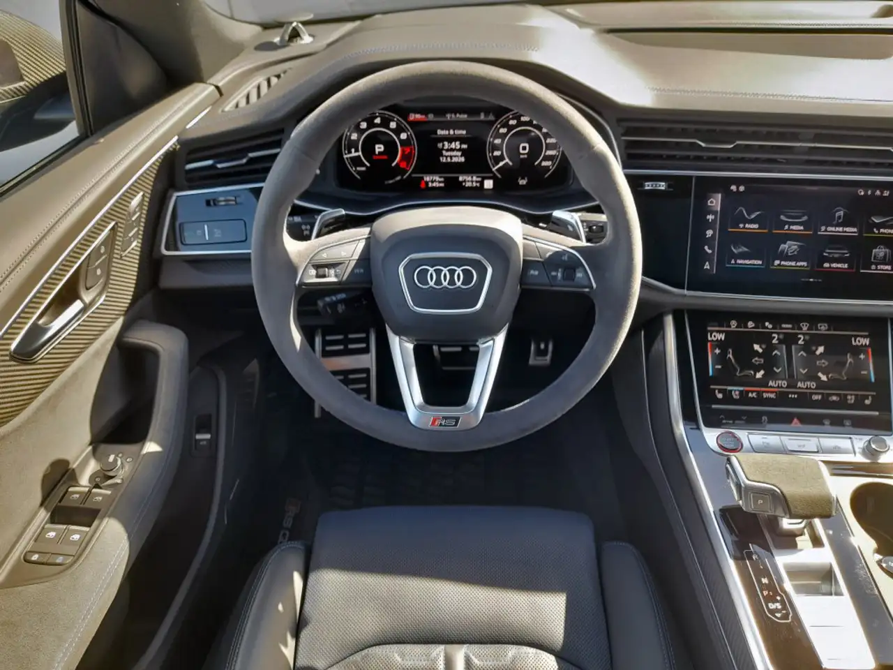 Audi RS Q8 photo Audi RS Q8