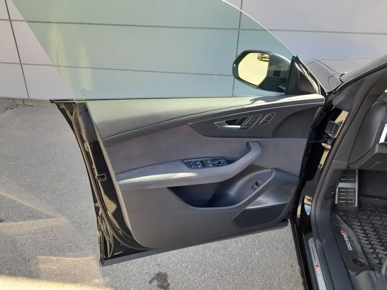 Audi RS Q8 photo Audi RS Q8