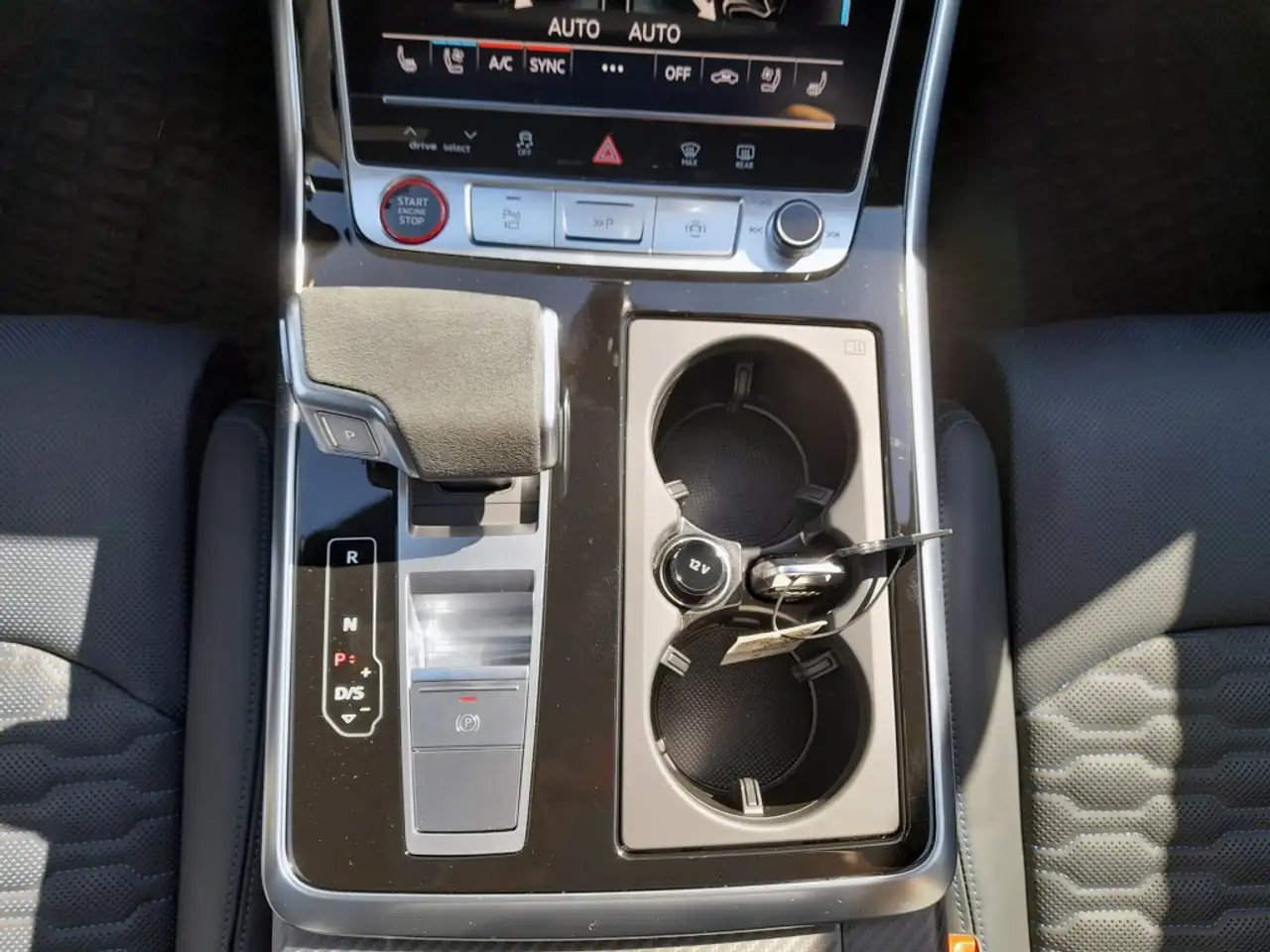 Audi RS Q8 photo Audi RS Q8