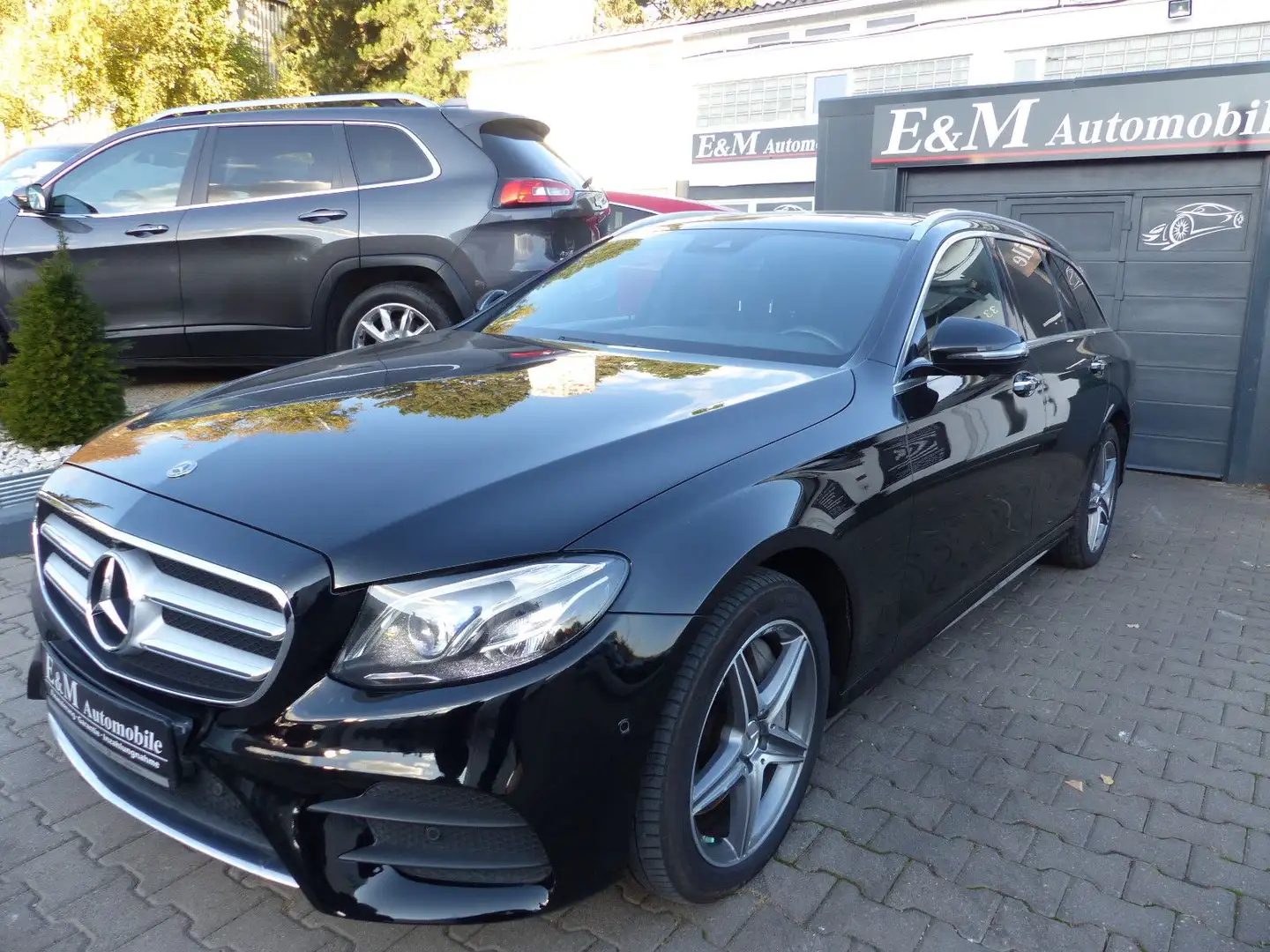 Mercedes-Benz E 400 d 4Matic AMG-LINE*PANO*360°KAMERA*NAVI* Schwarz - 1