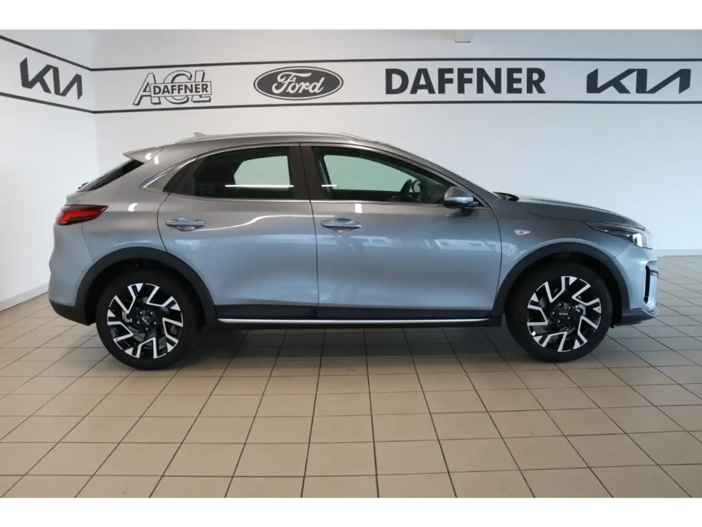 Kia XCeed 1,5 T-GDI 140 PS Vision Komfortpaket P1 srebrna - 2