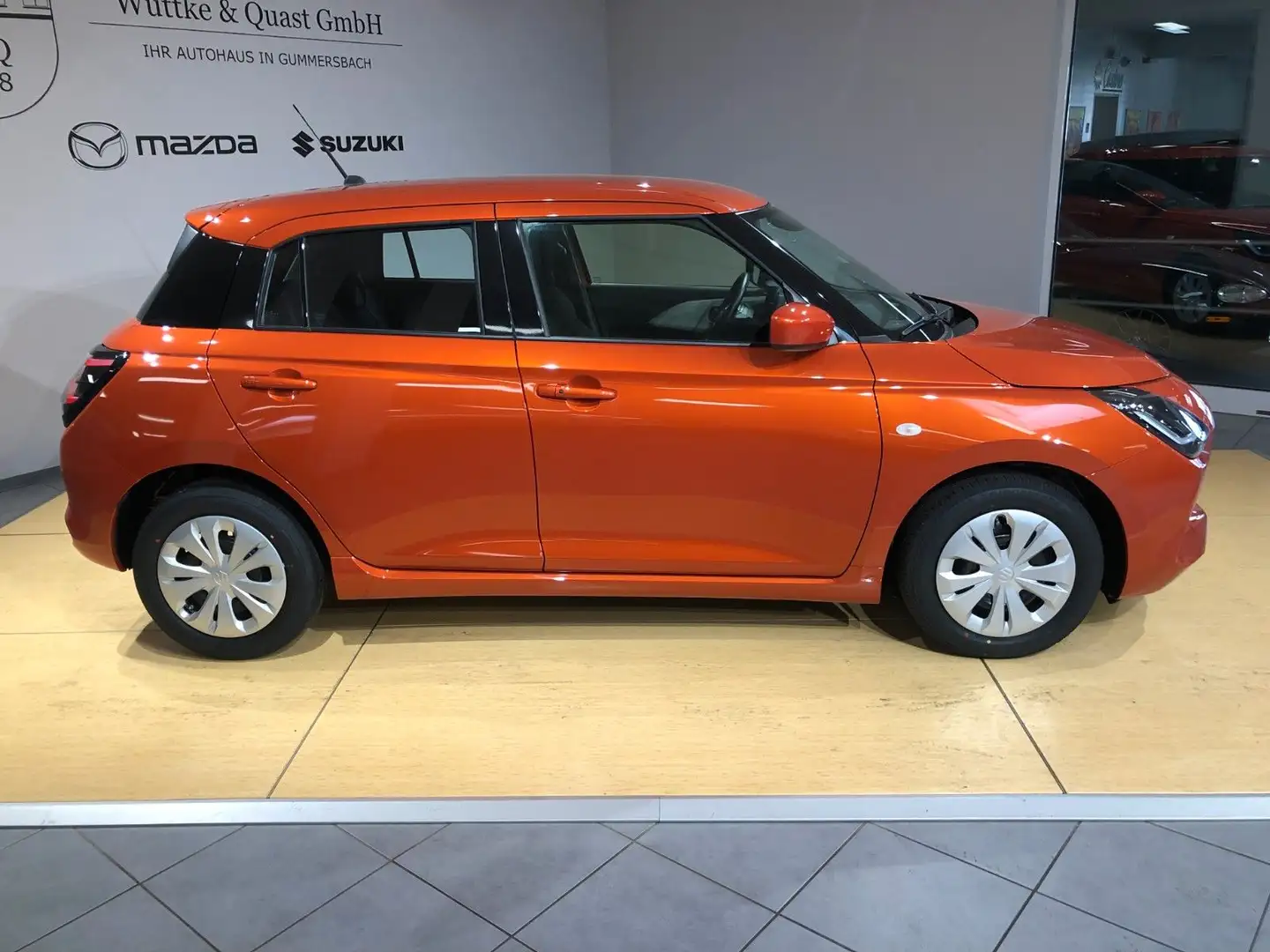 Suzuki Swift CLUB*1.2 Hybrid*SOFORT VERFÜGBAR* Orange - 2
