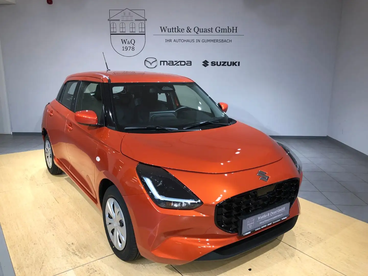 Suzuki Swift CLUB*1.2 Hybrid*SOFORT VERFÜGBAR* Orange - 1