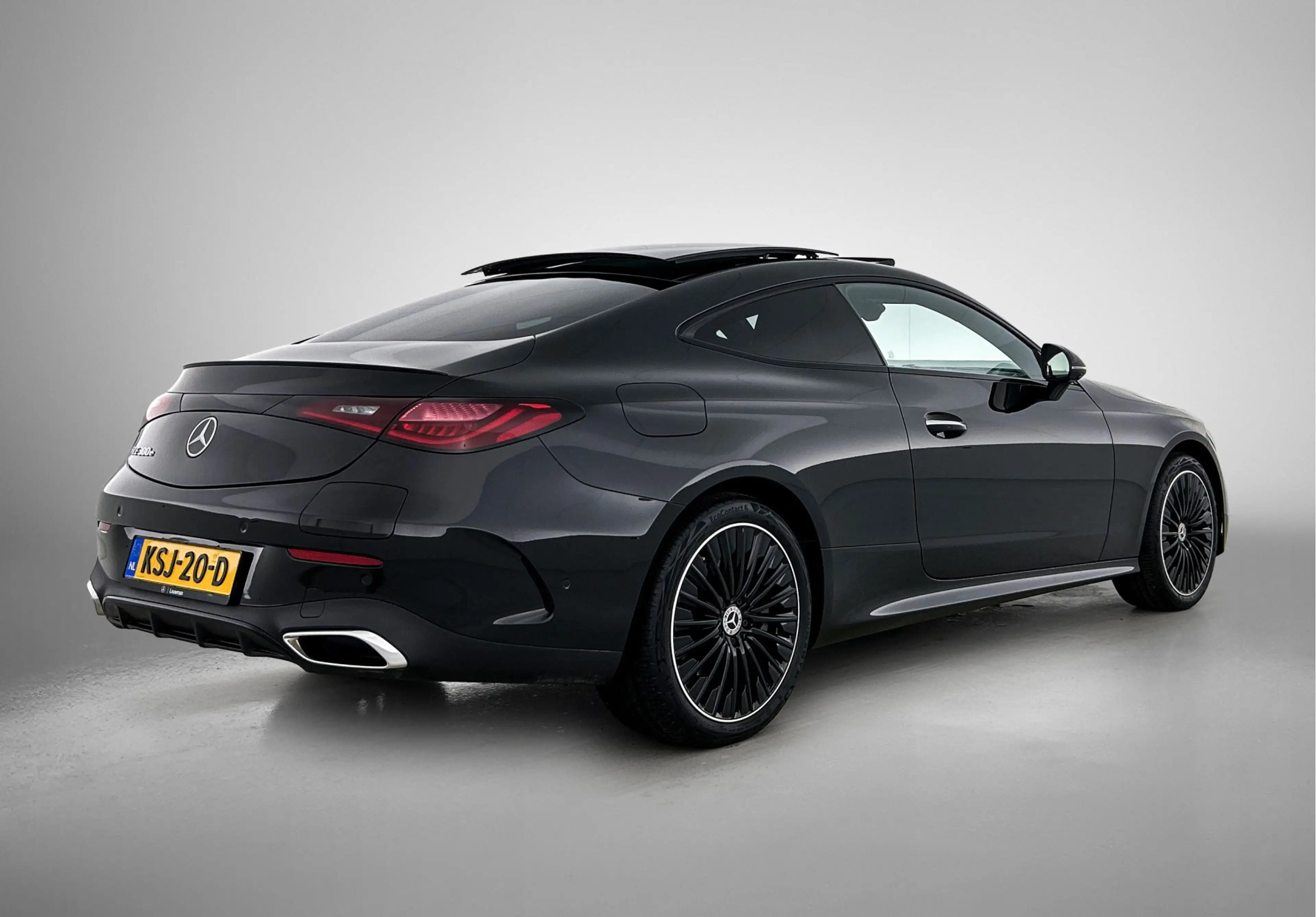 Mercedes-Benz CLE 300 Coupé e AMG Plug-In Hybride Edition AMG-Line | Nig — photo 2