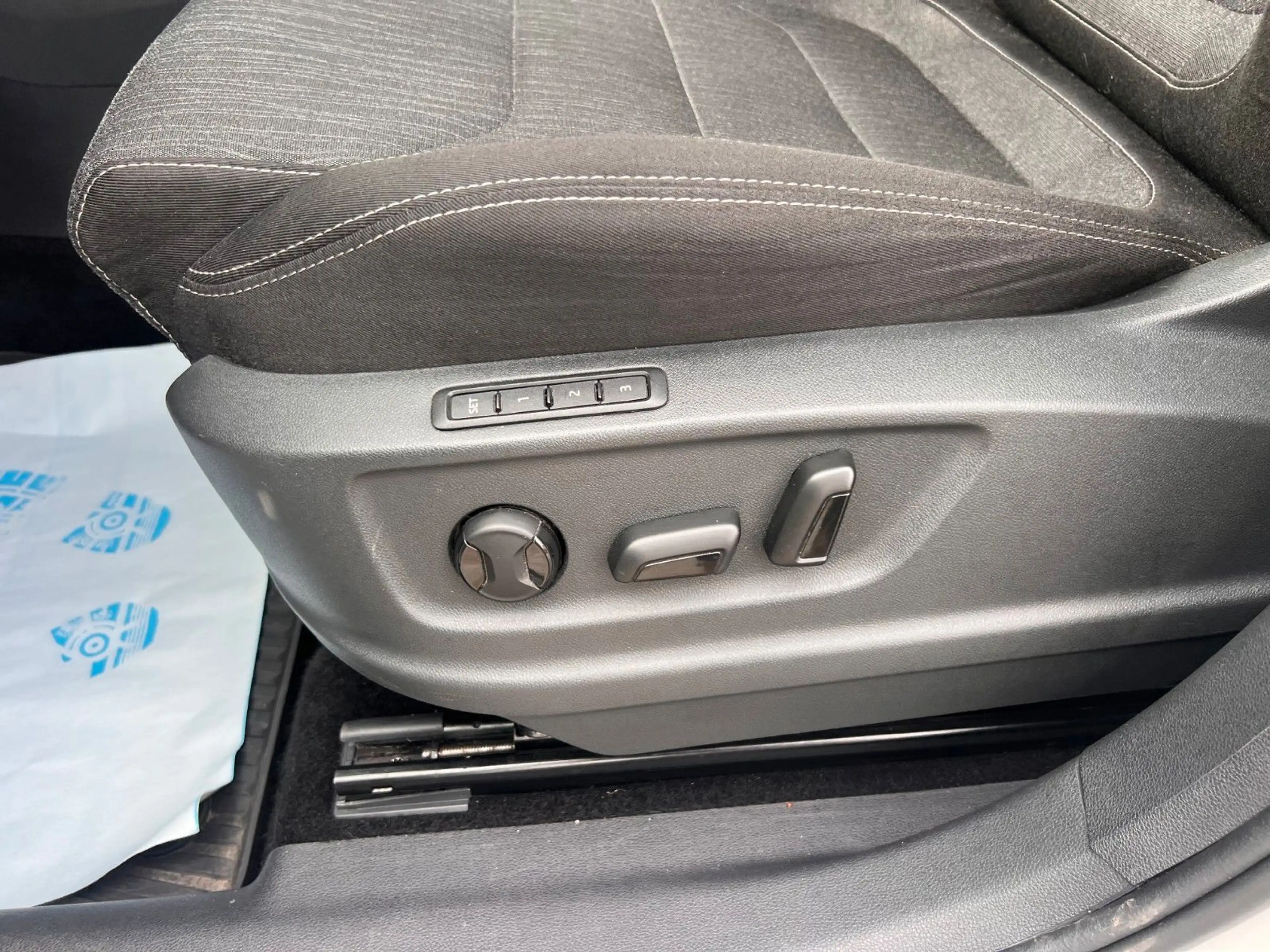 Skoda Kodiaq Webasto AHK Xenon Kamera Tüv neu — photo 13