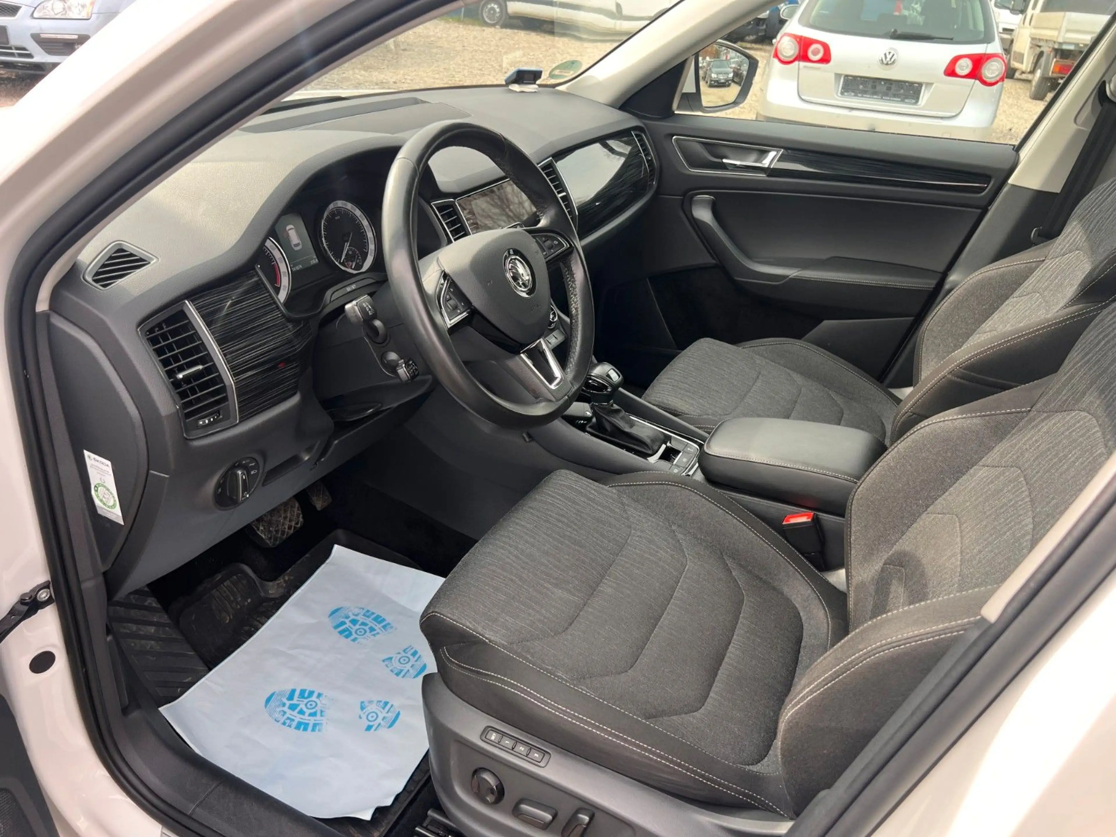 Skoda Kodiaq Webasto AHK Xenon Kamera Tüv neu — photo 8