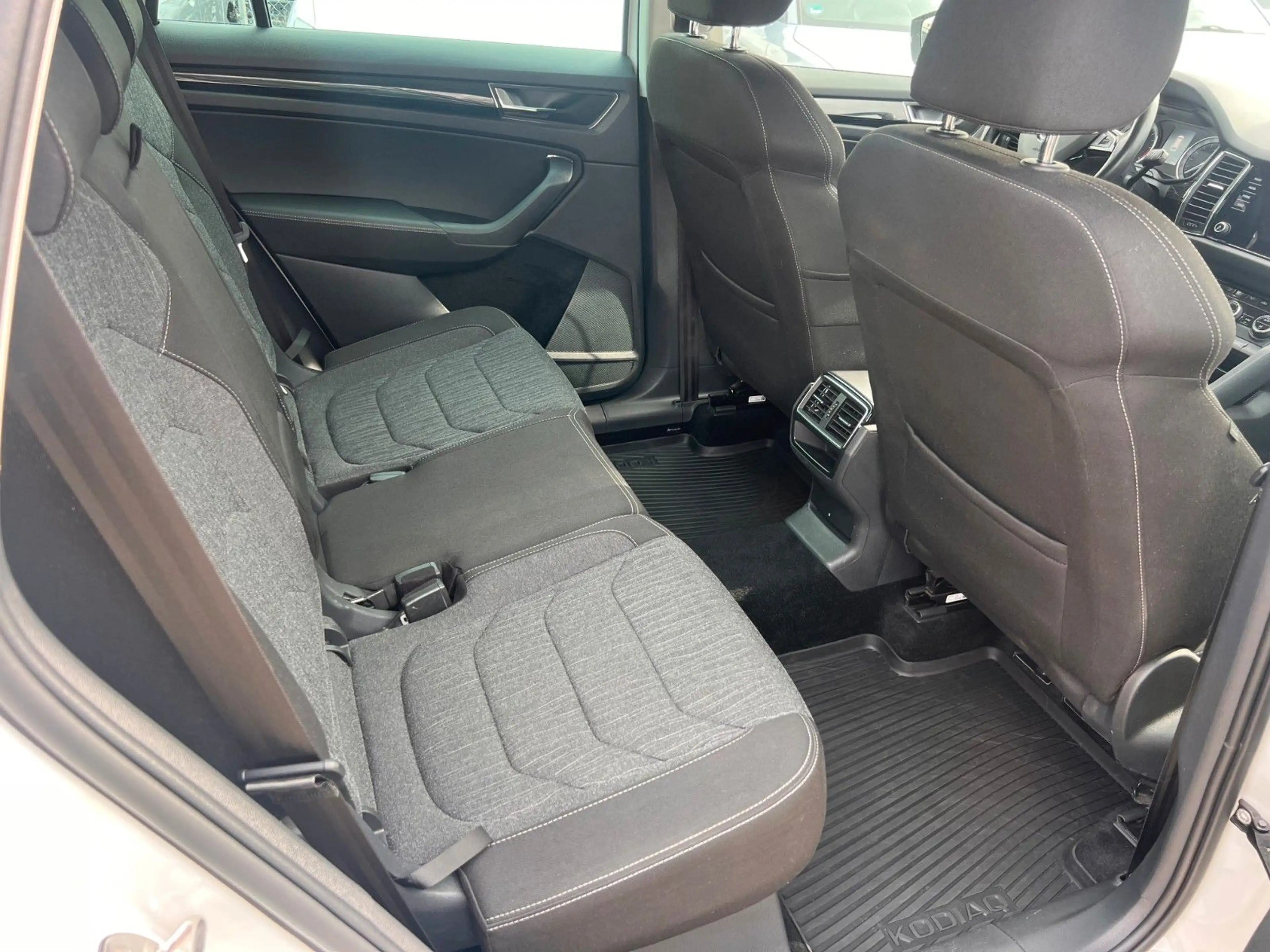 Skoda Kodiaq Webasto AHK Xenon Kamera Tüv neu — photo 11