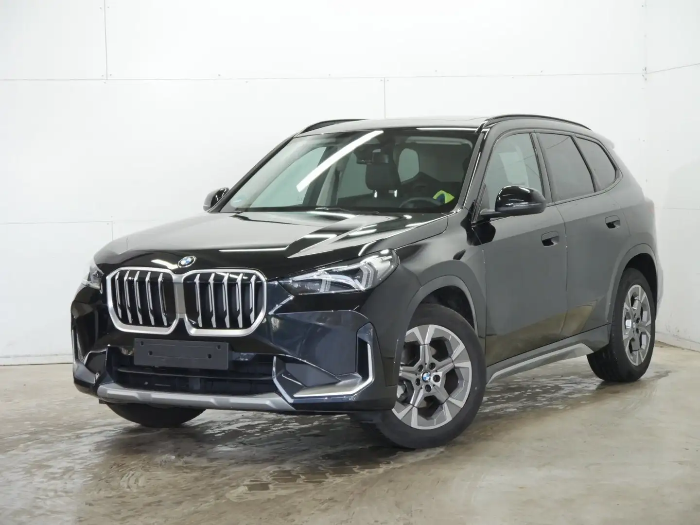 BMW X1 sDrive18d xLine Pano Premiumpaket Noir - 1