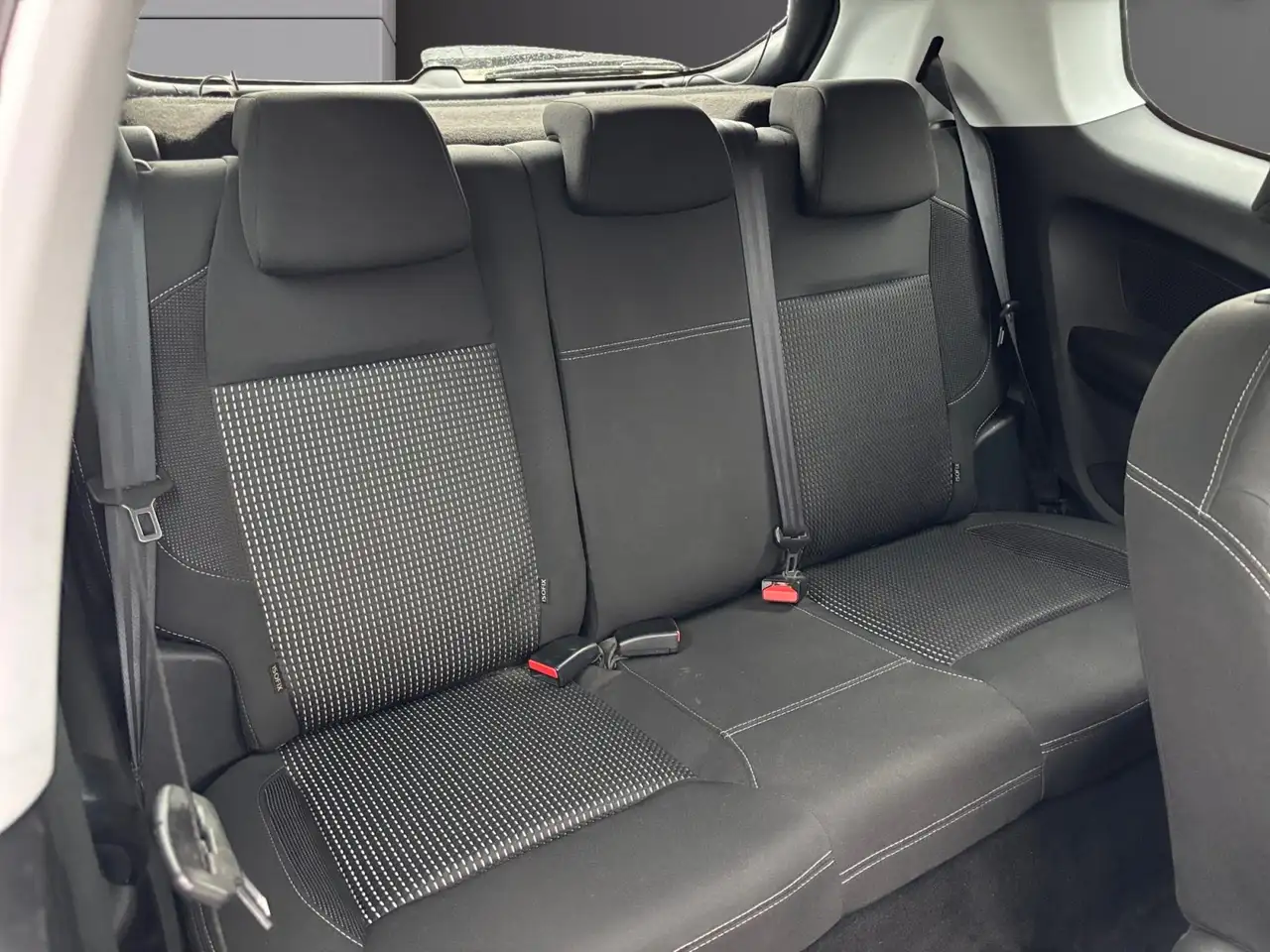 Peugeot 208 208 — photo 11