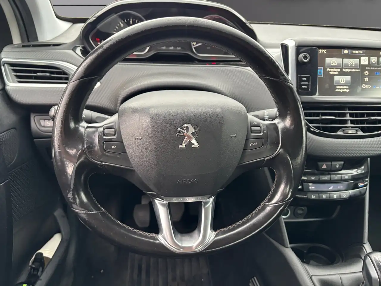 Peugeot 208 208 — photo 13