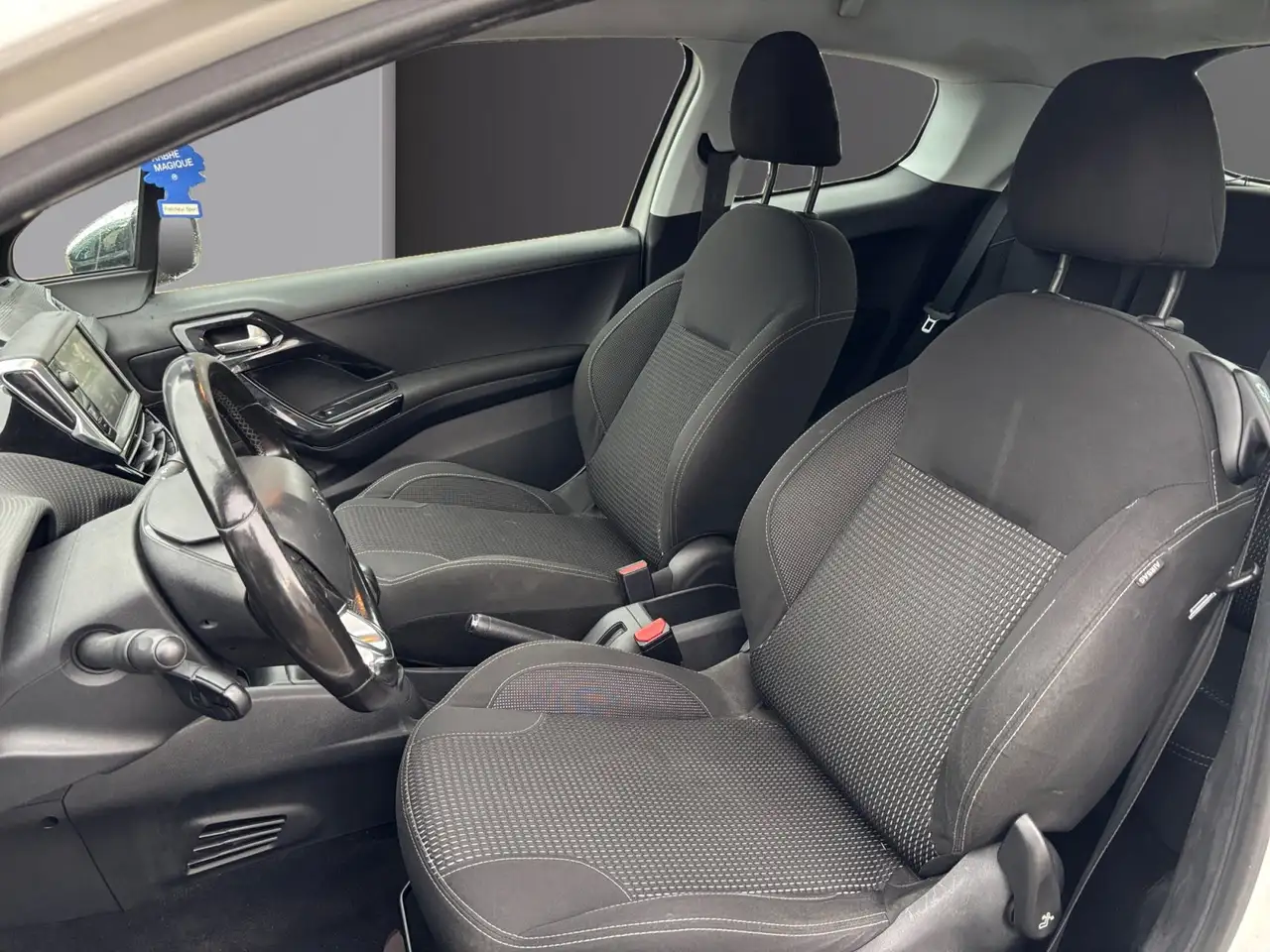 Peugeot 208 208 — photo 9