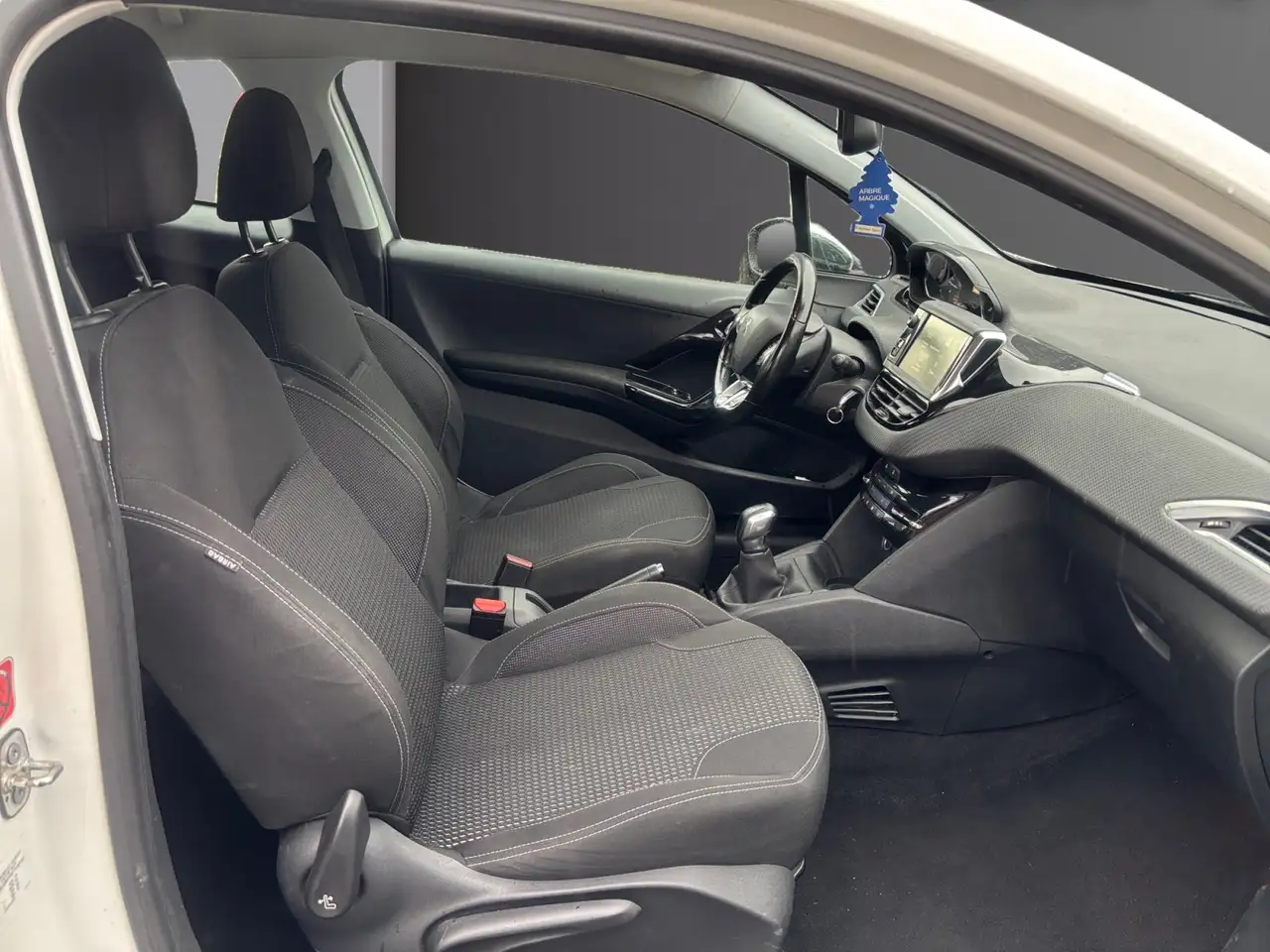 Peugeot 208 208 — photo 10