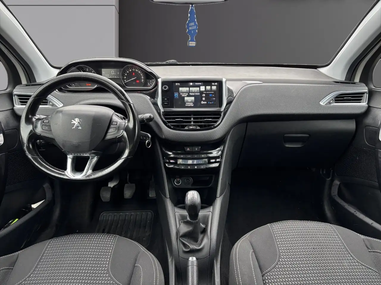 Peugeot 208 208 — photo 2
