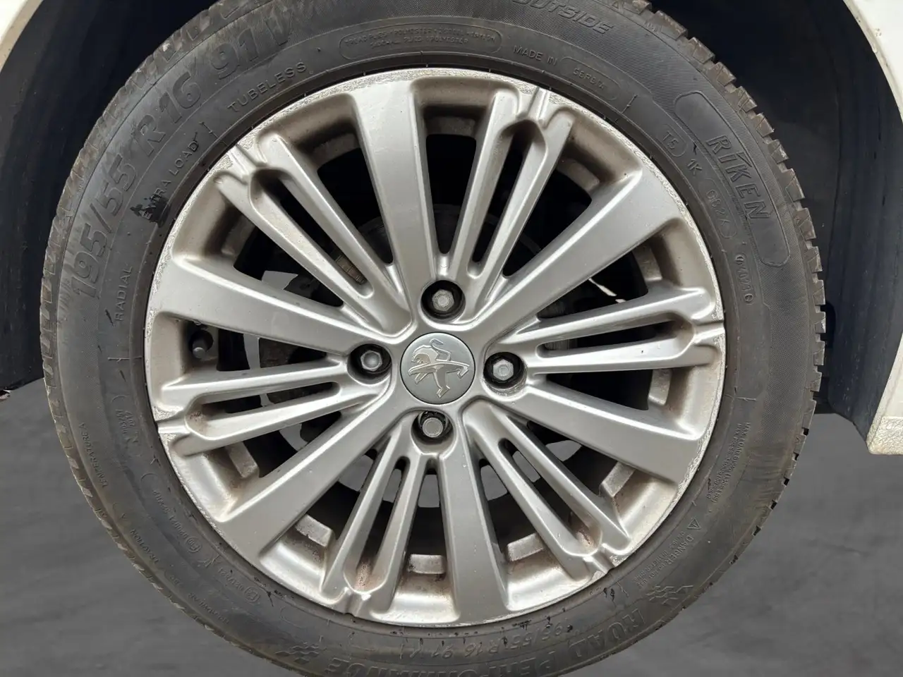 Peugeot 208 208 — photo 17