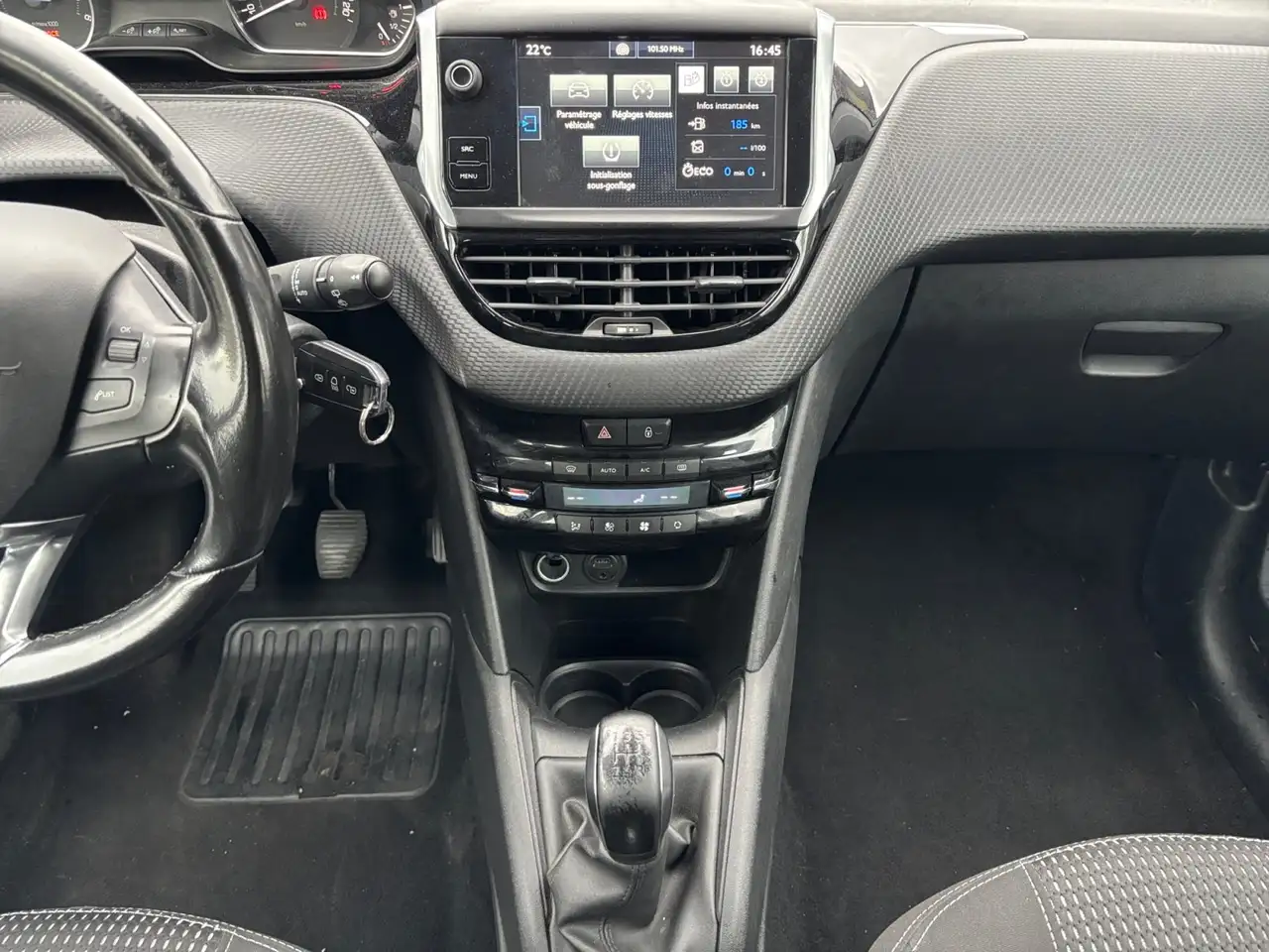 Peugeot 208 208 — photo 12