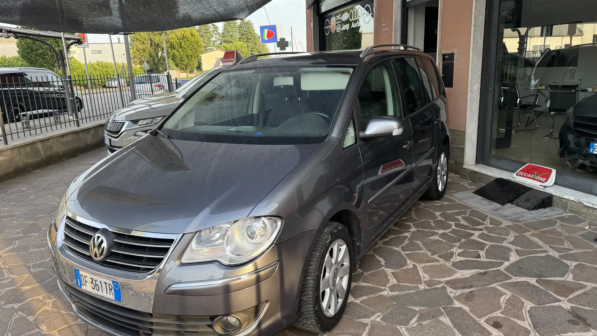 Volkswagen Touran 2.0 tdi Highline 7 POST IN OTTIMI CONDIZIONI - 2