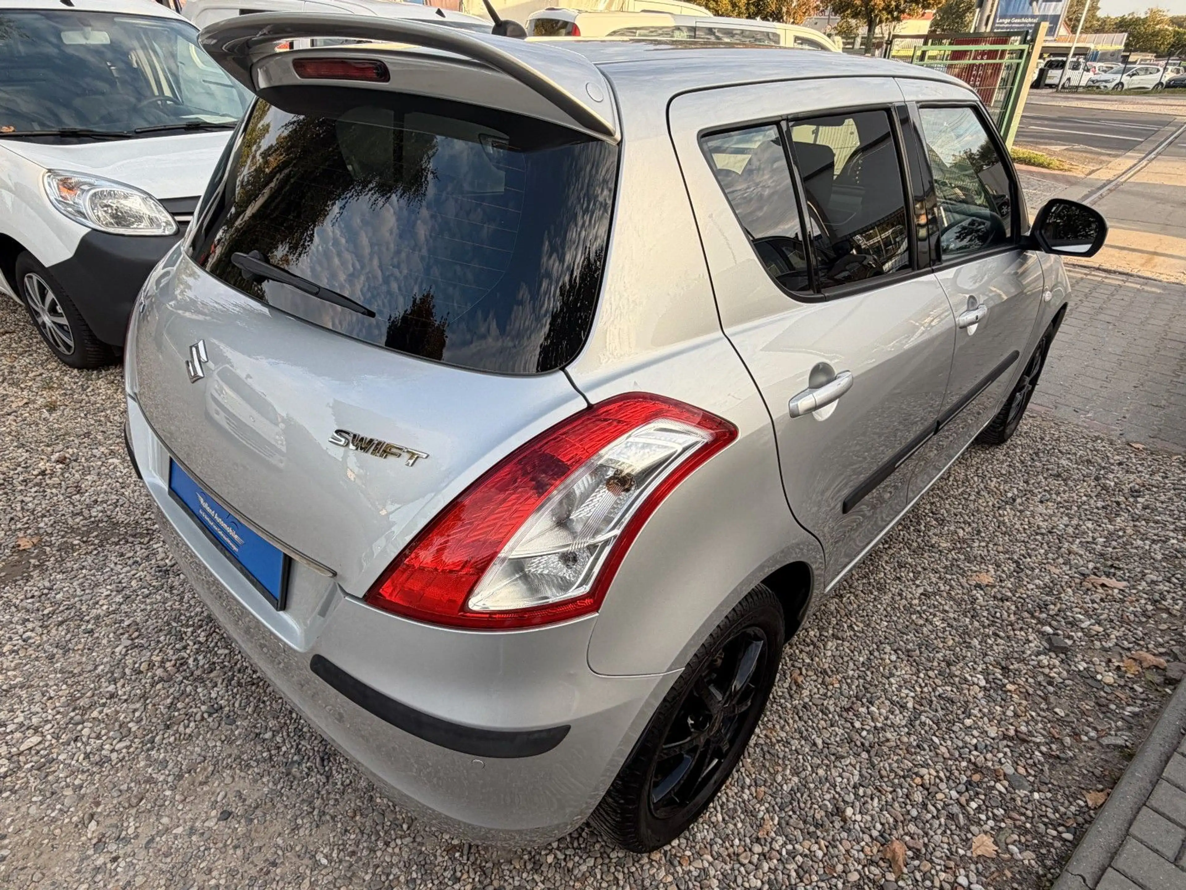 Suzuki Swift Comfort*2.HD*Aut*STHZ*SHZ*PDC*TÜV NEU — photo 8