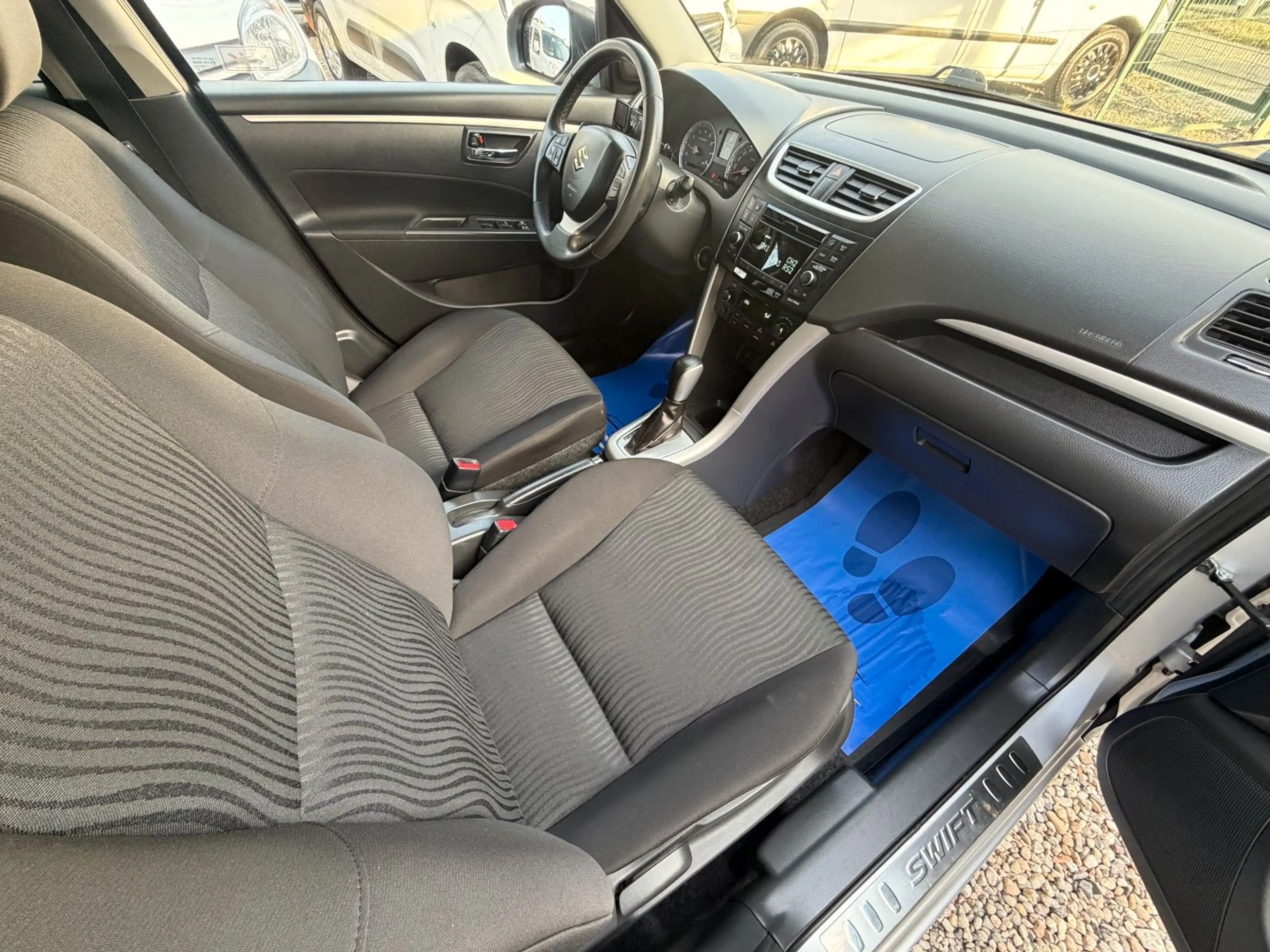 Suzuki Swift Comfort*2.HD*Aut*STHZ*SHZ*PDC*TÜV NEU — photo 15