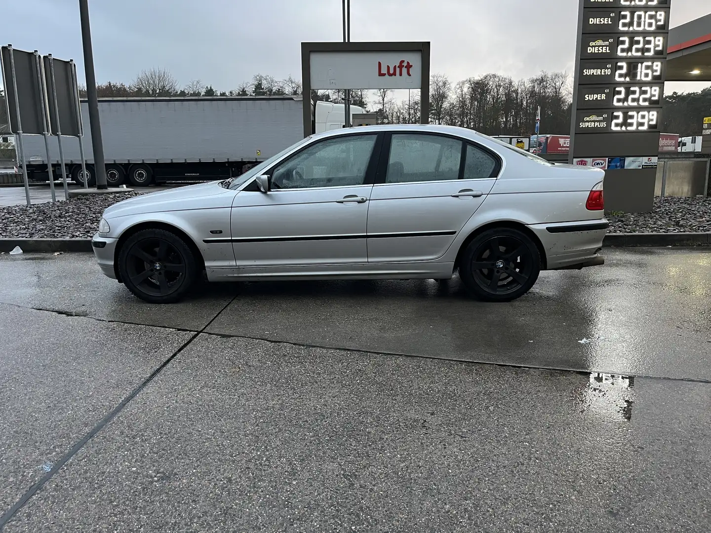 BMW 323 323i - 2