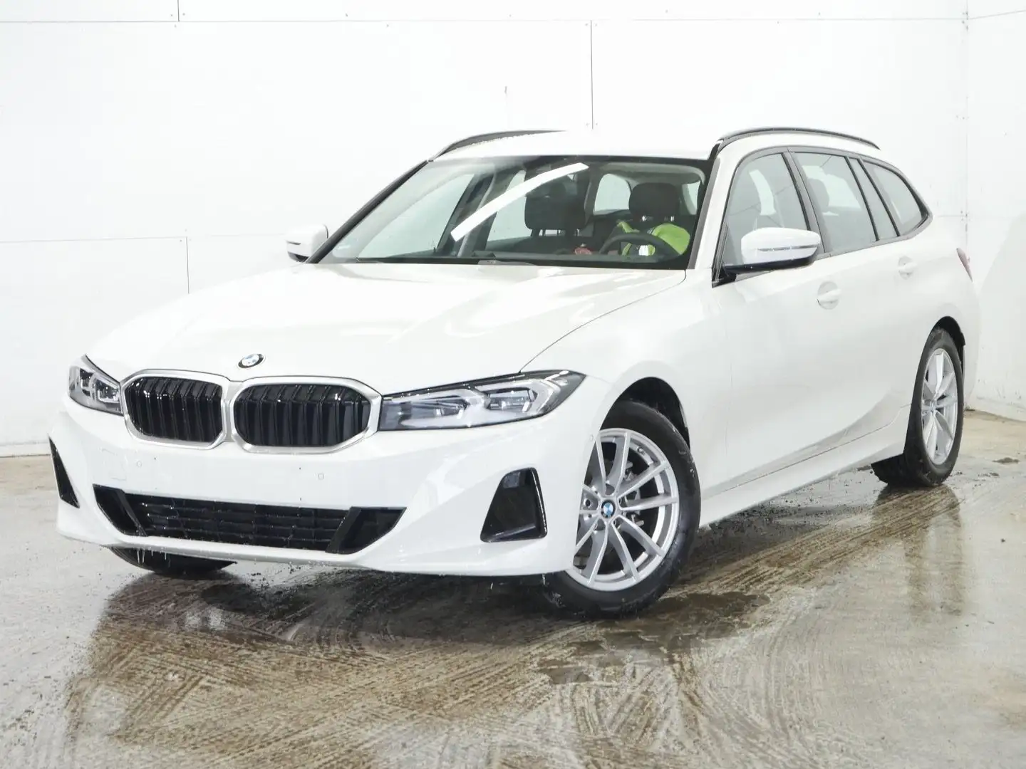 BMW 318 i Anhaengerkuppling, Park Assistant, Sport-Lenkrad Weiß - 1