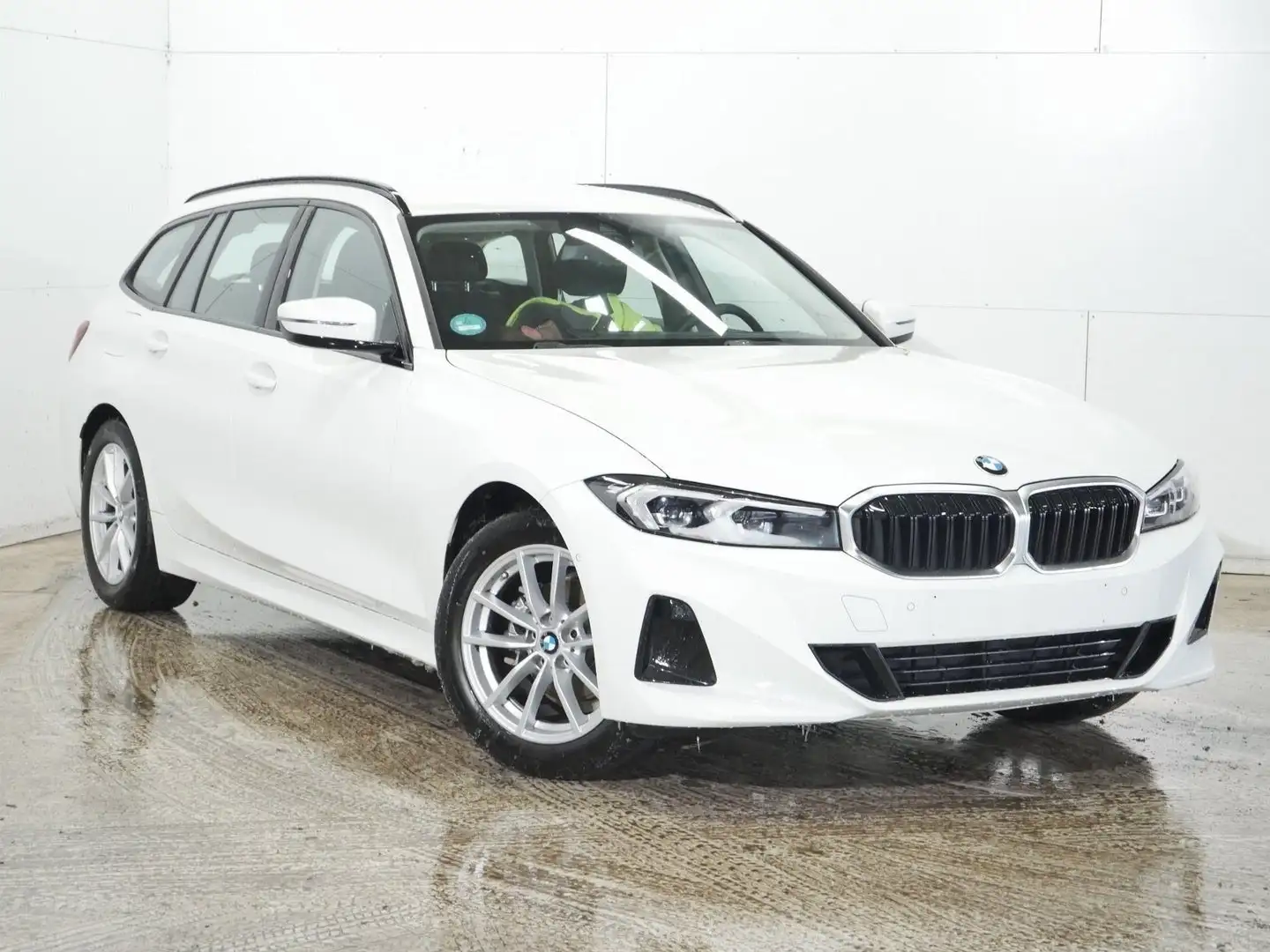 BMW 318 i Anhaengerkuppling, Park Assistant, Sport-Lenkrad Weiß - 2