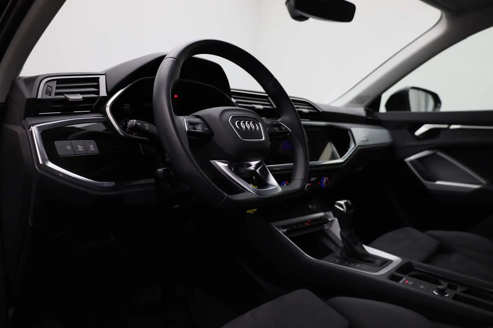 Audi Q3 Sportback 35 TFSI 150PK S-tronic Advanced Edition Black - 2