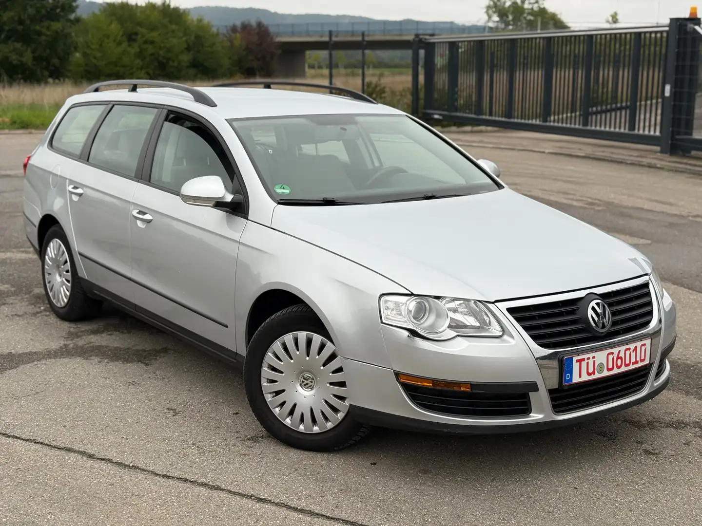 Volkswagen Passat Variant 1.4 TSI Comfortline Klima | TÜV 04/2027 Grau - 1