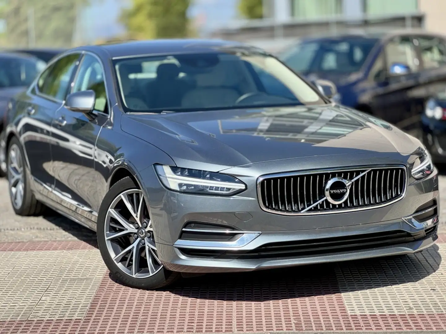Volvo S90 D5 Inscription AWD Aut. 18 Gris - 2