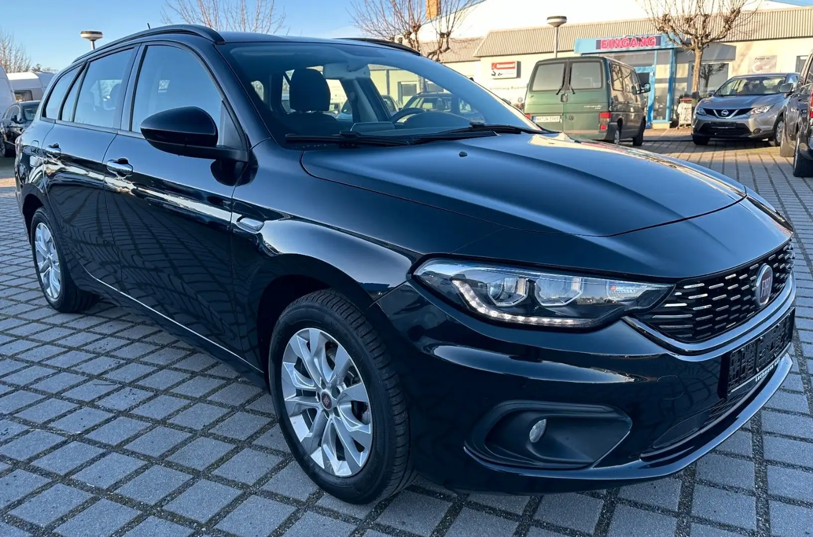 Fiat Tipo 1.6 Lounge Aut./DAB/R-Kamera/SHZ Zwart - 1