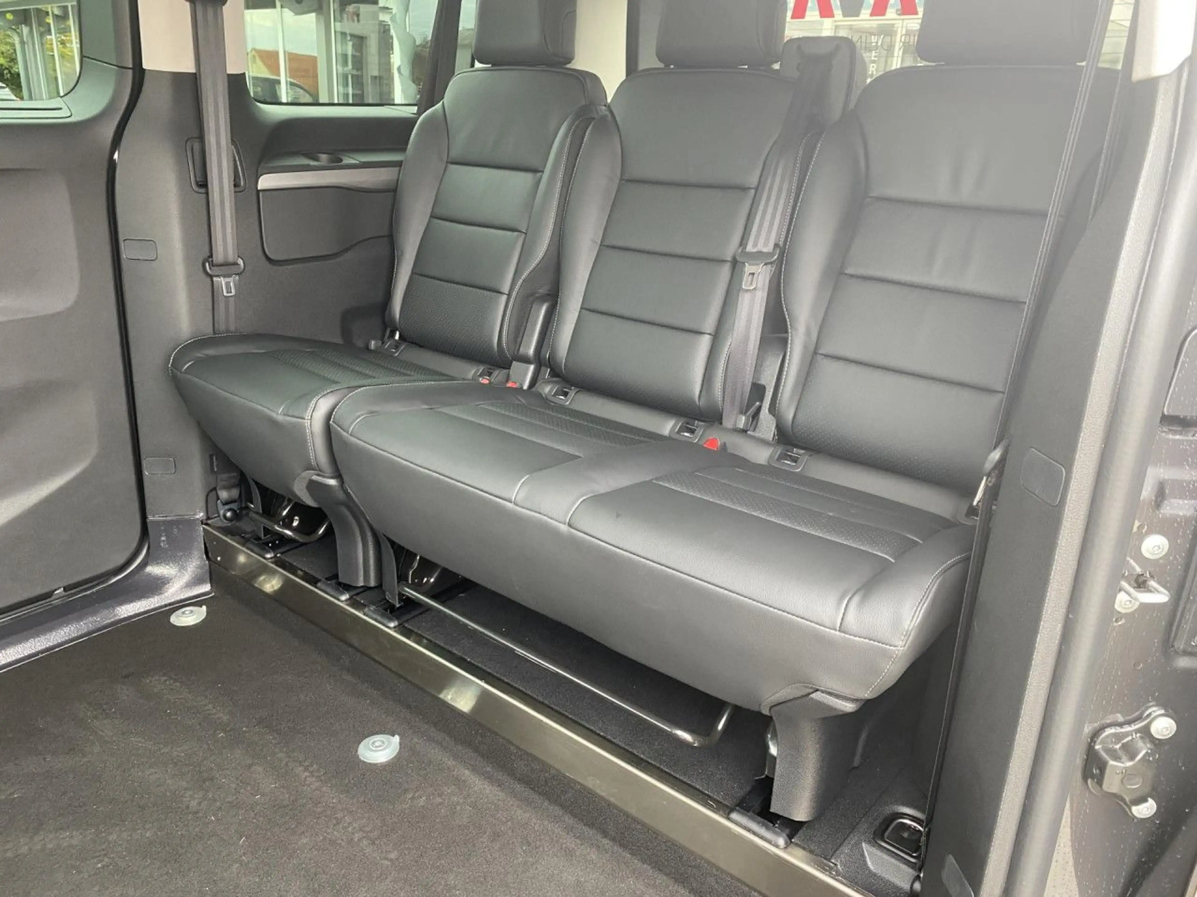 Peugeot Traveller L2 Allure Facelift 2.0 BlueHDi 180 EAT8 — photo 11