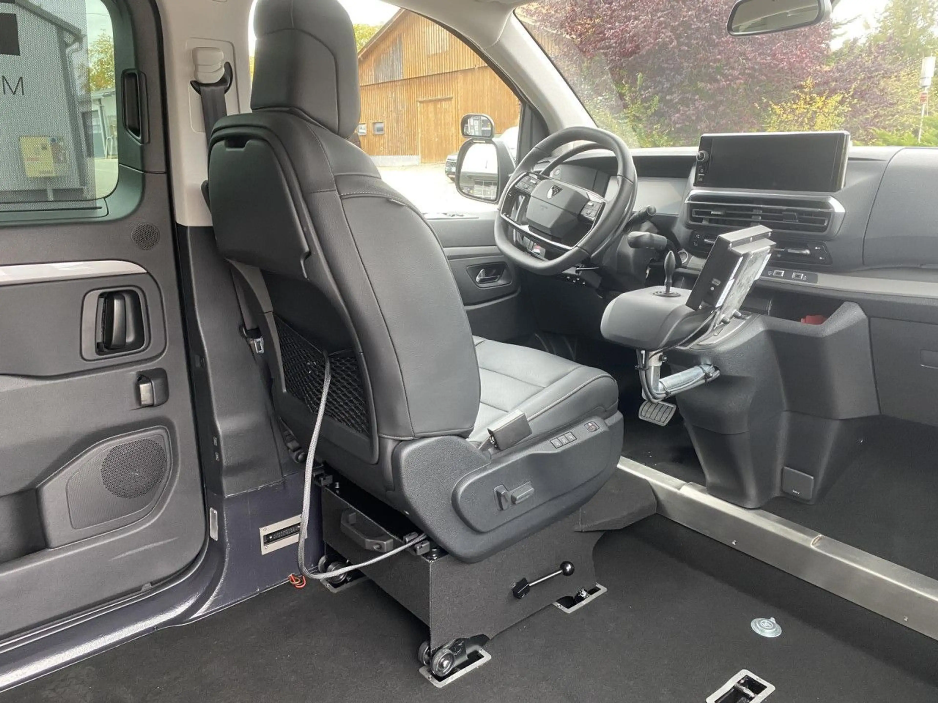 Peugeot Traveller L2 Allure Facelift 2.0 BlueHDi 180 EAT8 — photo 13