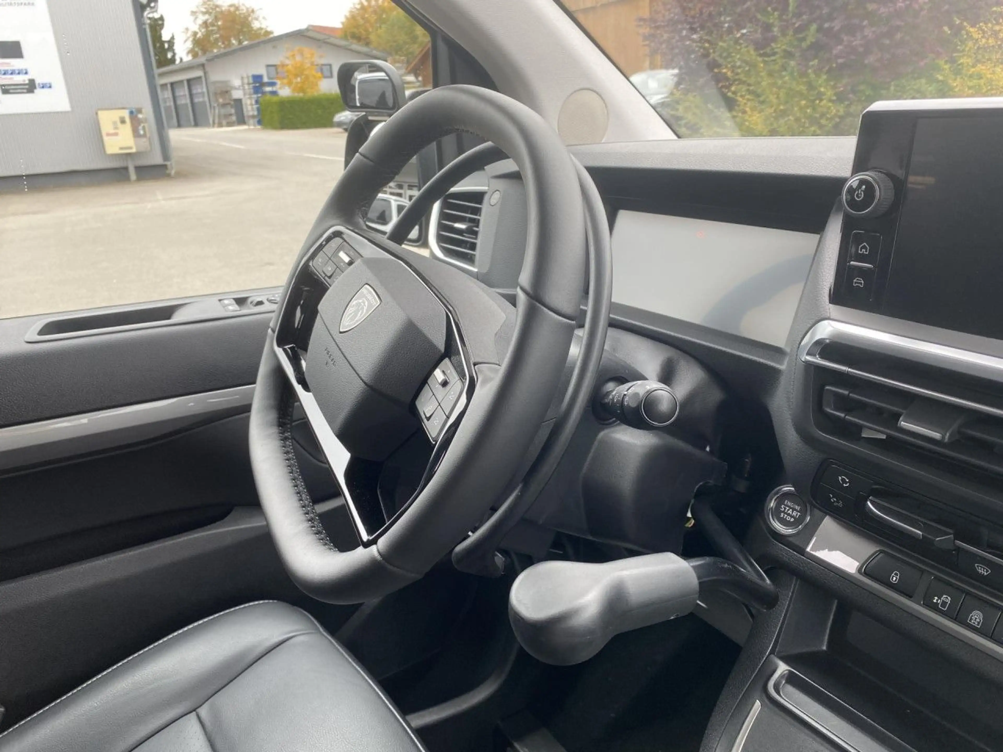 Peugeot Traveller L2 Allure Facelift 2.0 BlueHDi 180 EAT8 — photo 12