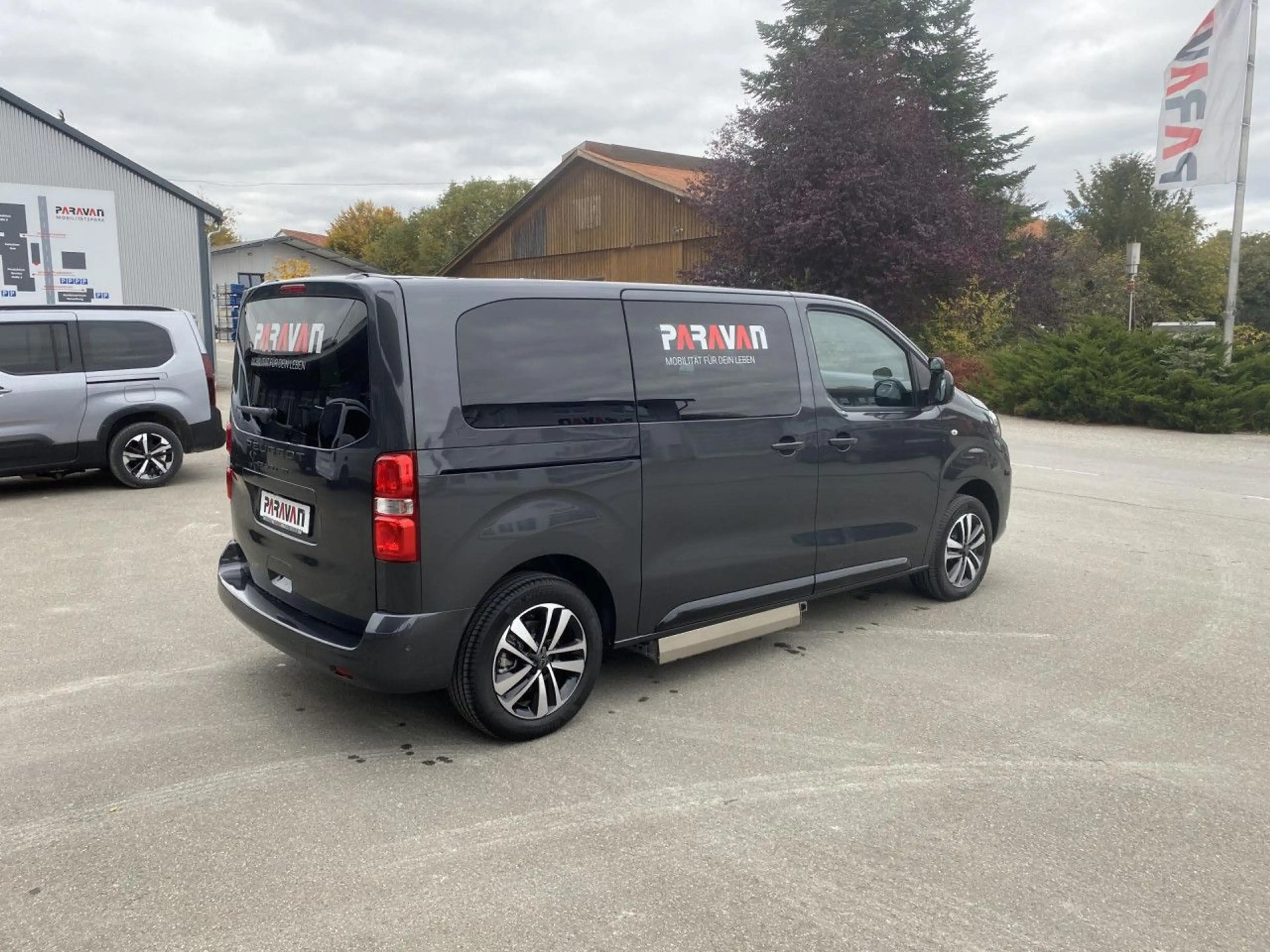 Peugeot Traveller L2 Allure Facelift 2.0 BlueHDi 180 EAT8 — photo 6