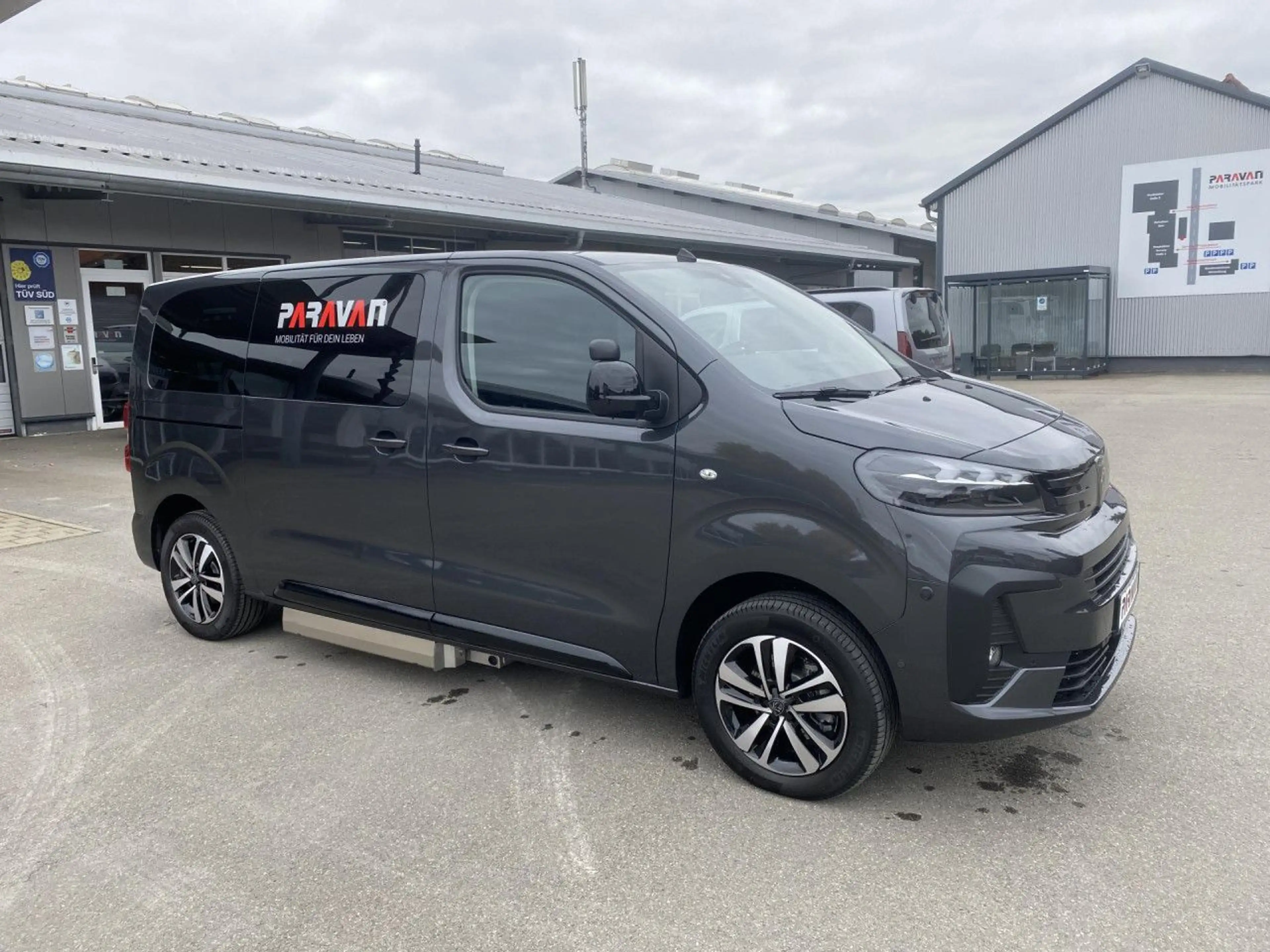 Peugeot Traveller L2 Allure Facelift 2.0 BlueHDi 180 EAT8 — photo 7