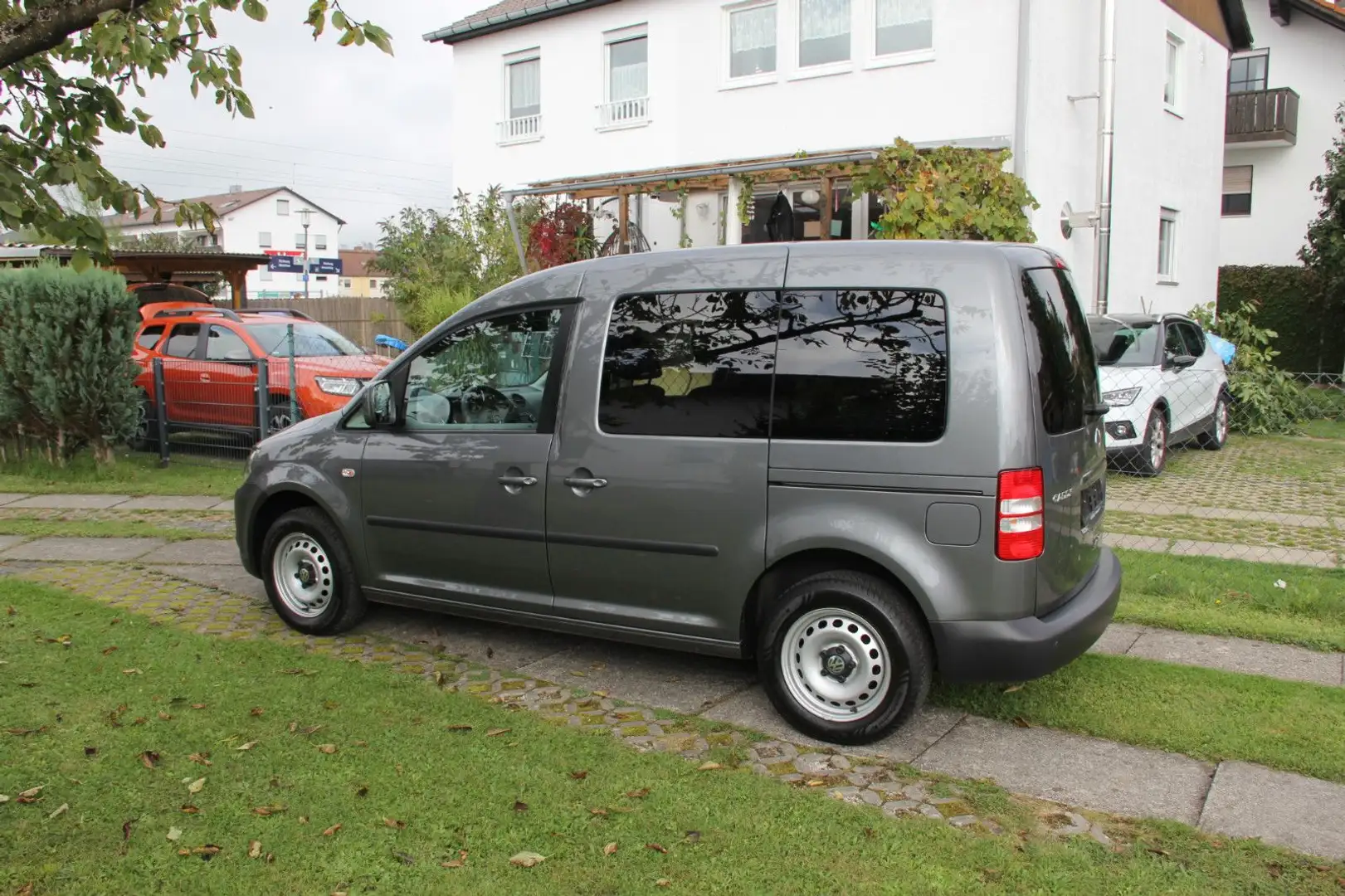 Volkswagen Caddy Kombi Trendline EcoFuel KLIMA NAV SHZ STHZ Grau - 1
