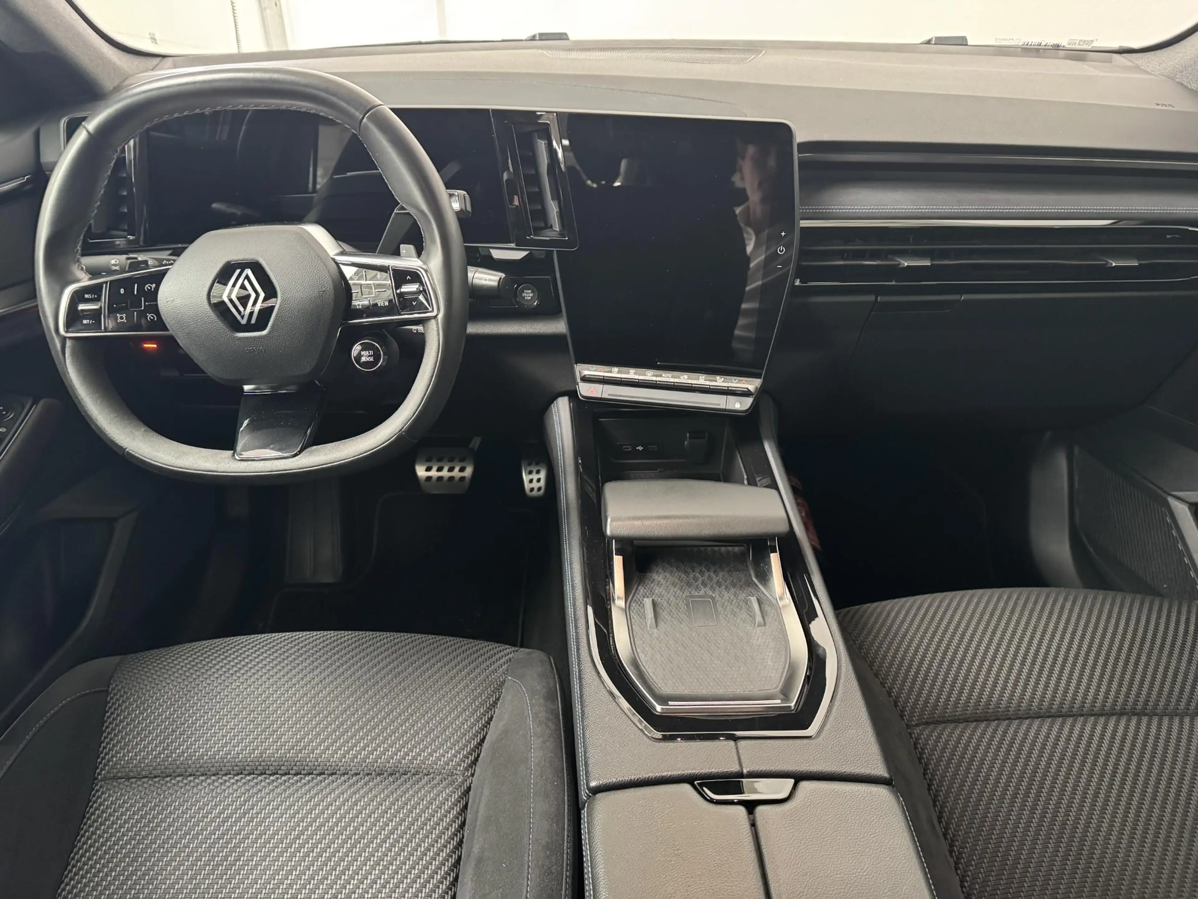 Renault Austral 1.2 E-Tech full hybrid 200 Techno Esprit Alpine | — photo 3