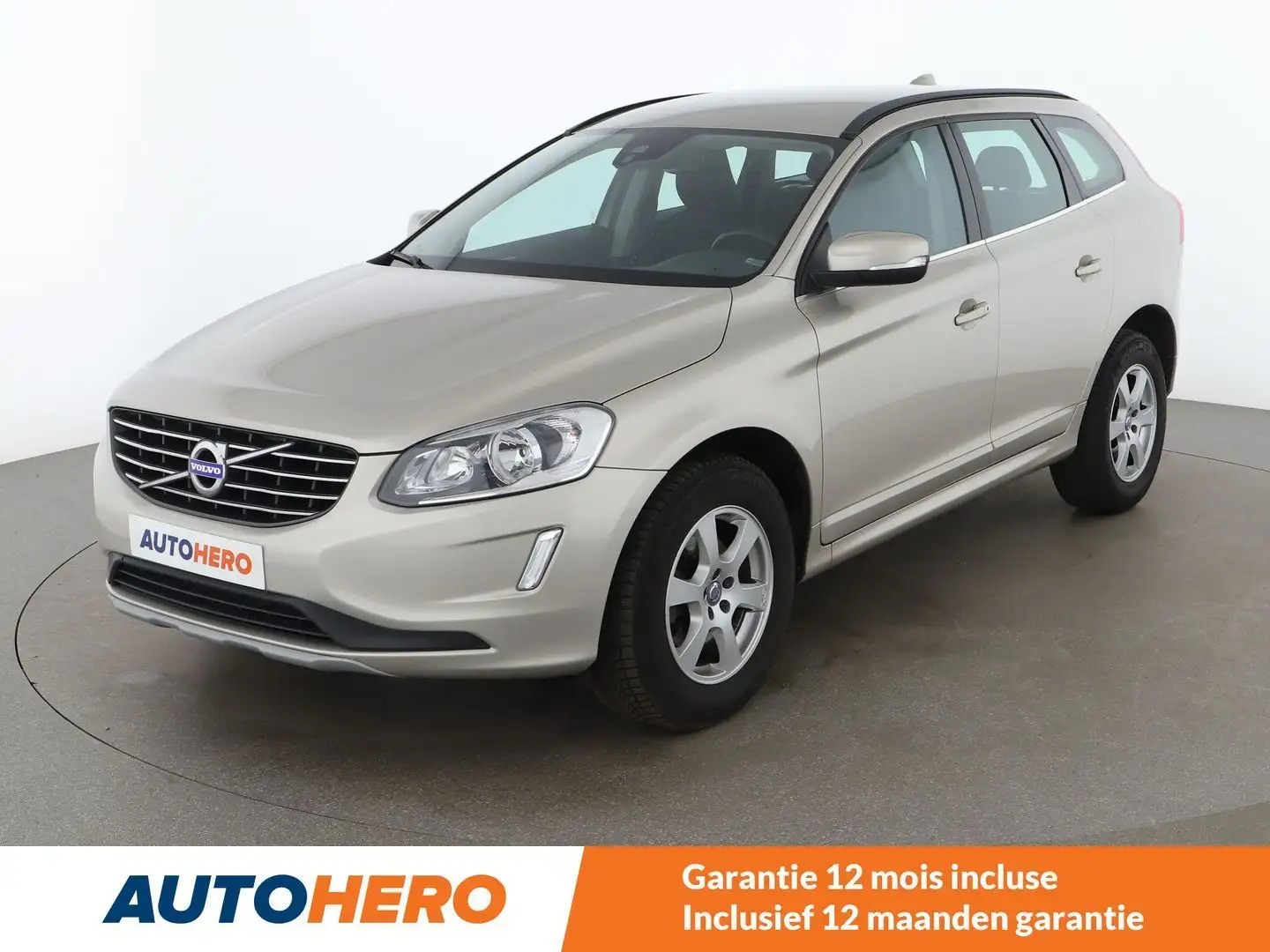 Volvo XC60 2.0 D4 Momentum 2WD Beżowy - 1