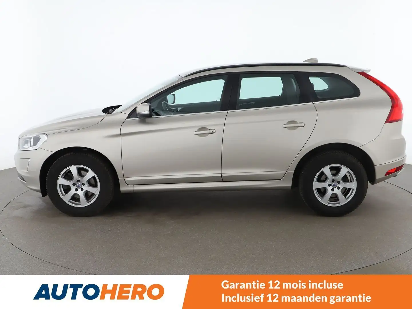 Volvo XC60 2.0 D4 Momentum 2WD Beżowy - 2