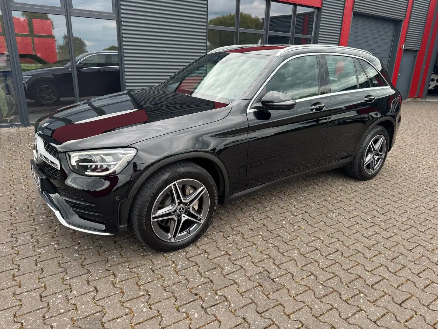 Mercedes-Benz GLC 300 d 4Matic AMG-LINE LED Kamera AHK Zwart - 1