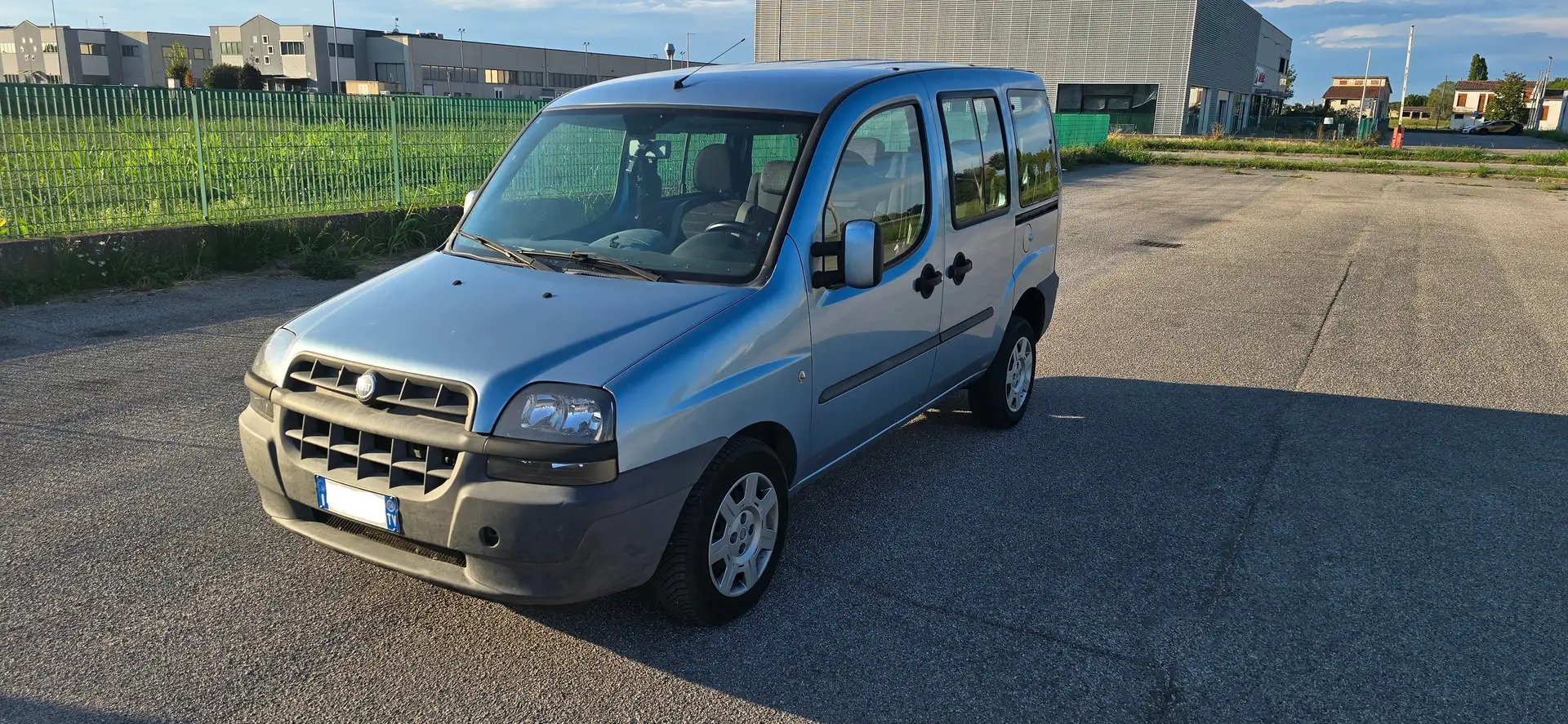 Fiat Doblo Doblo 1.6 Family 7 posti GPL Kék - 2