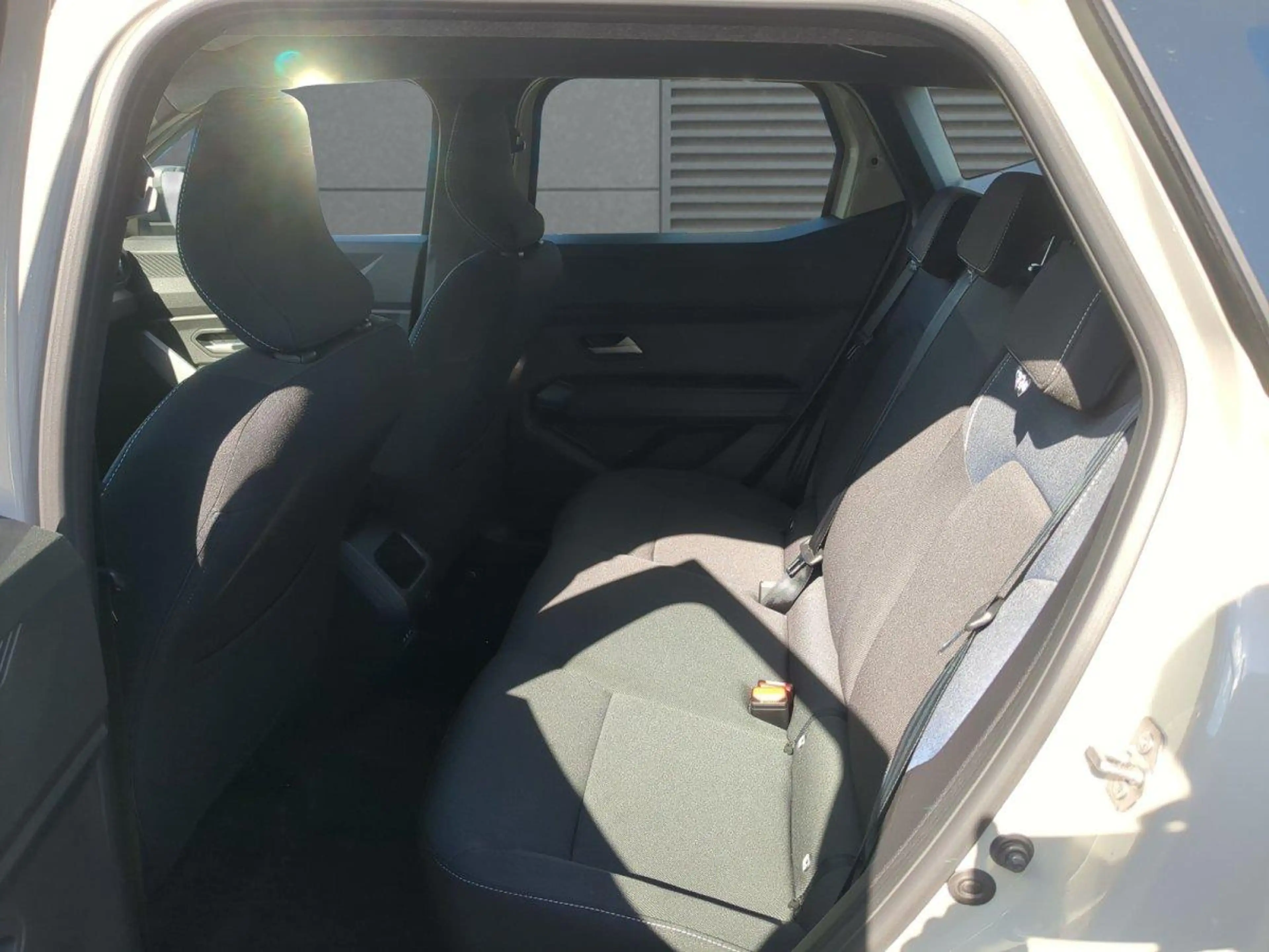 Dacia Duster Expression SHZ LKHZ Navi Hybrid 155 116 kW (158... — photo 6