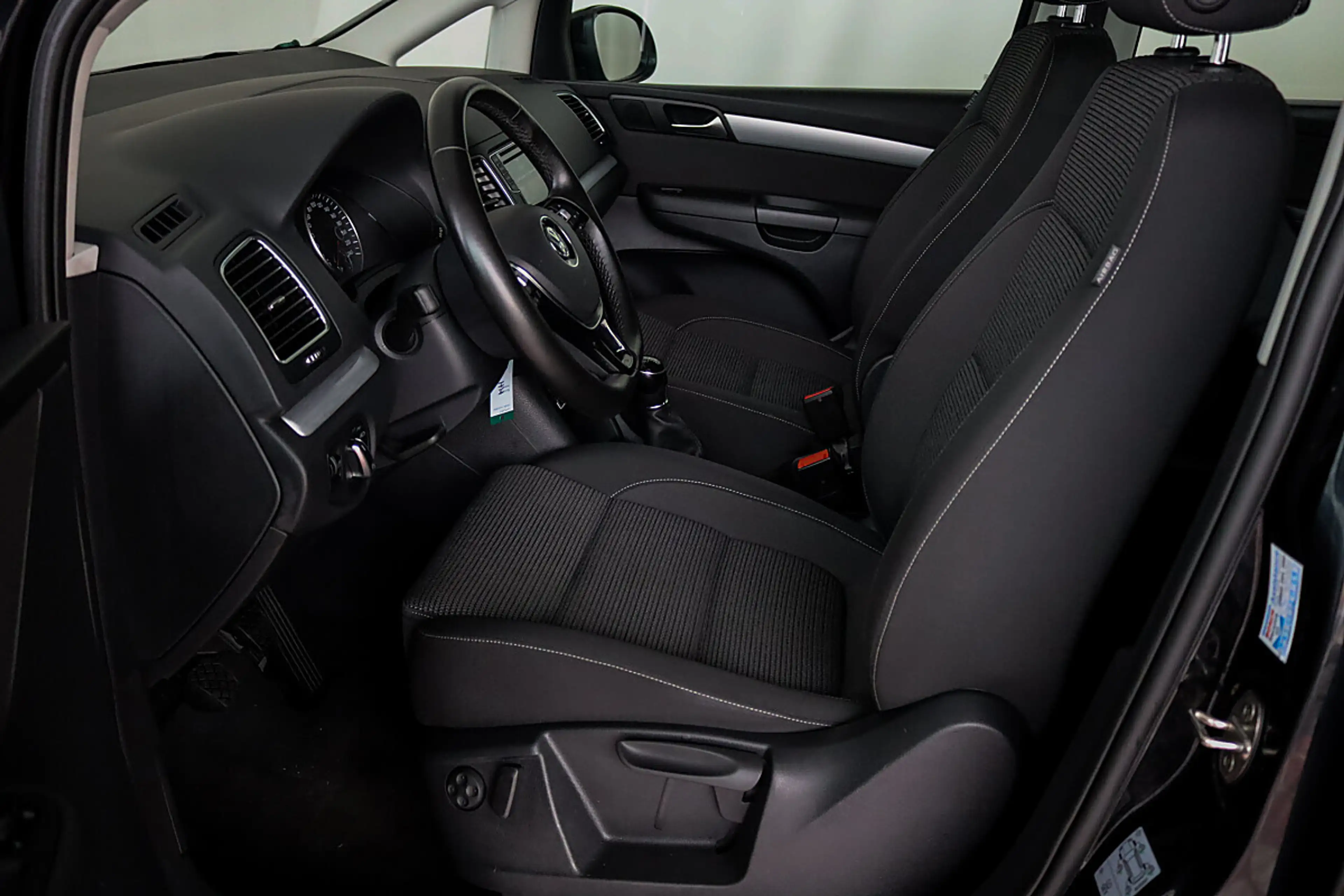 Volkswagen Sharan Business 2,0 TDI / NAVI / ACC / BI-XENON — photo 9