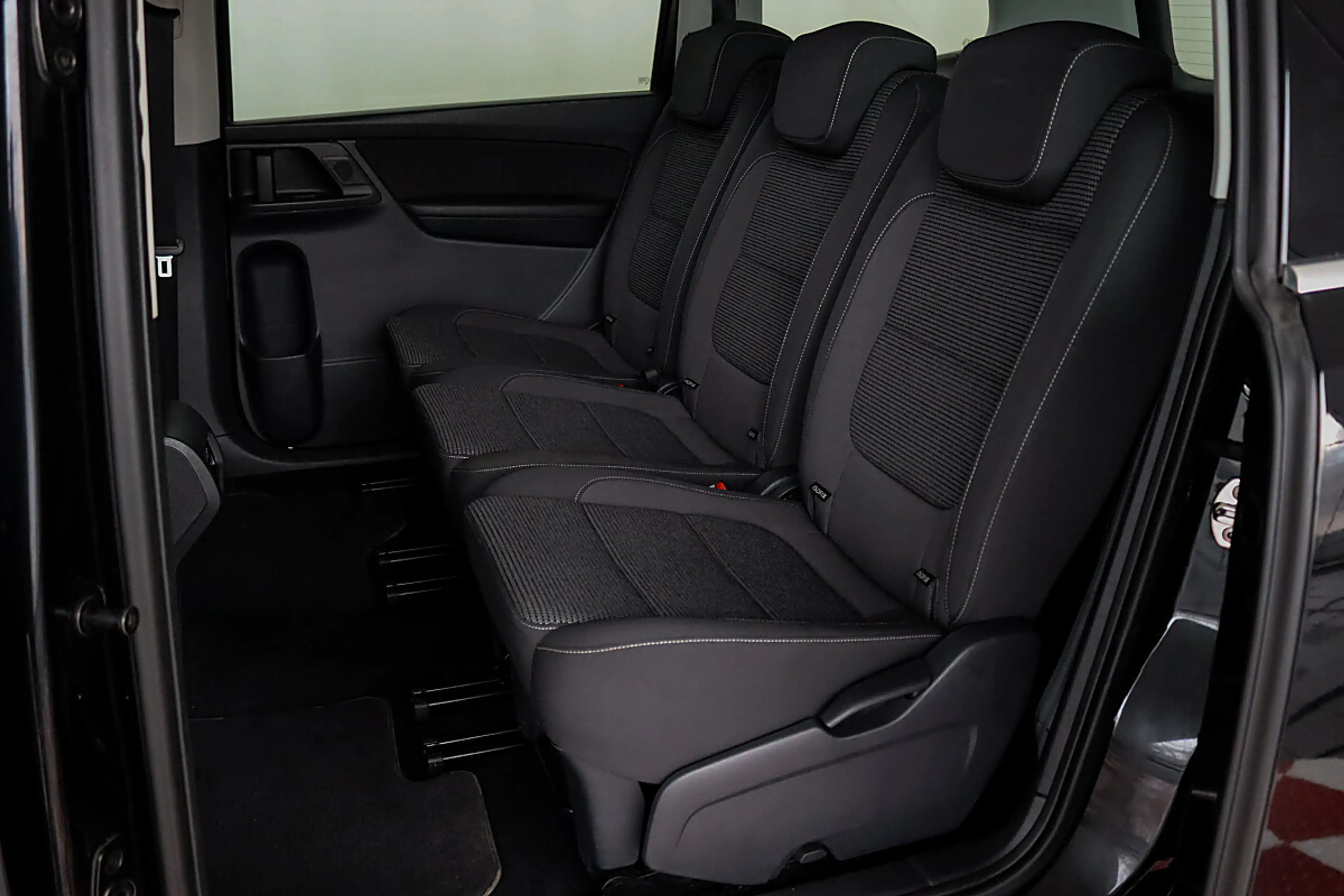 Volkswagen Sharan Business 2,0 TDI / NAVI / ACC / BI-XENON — photo 11
