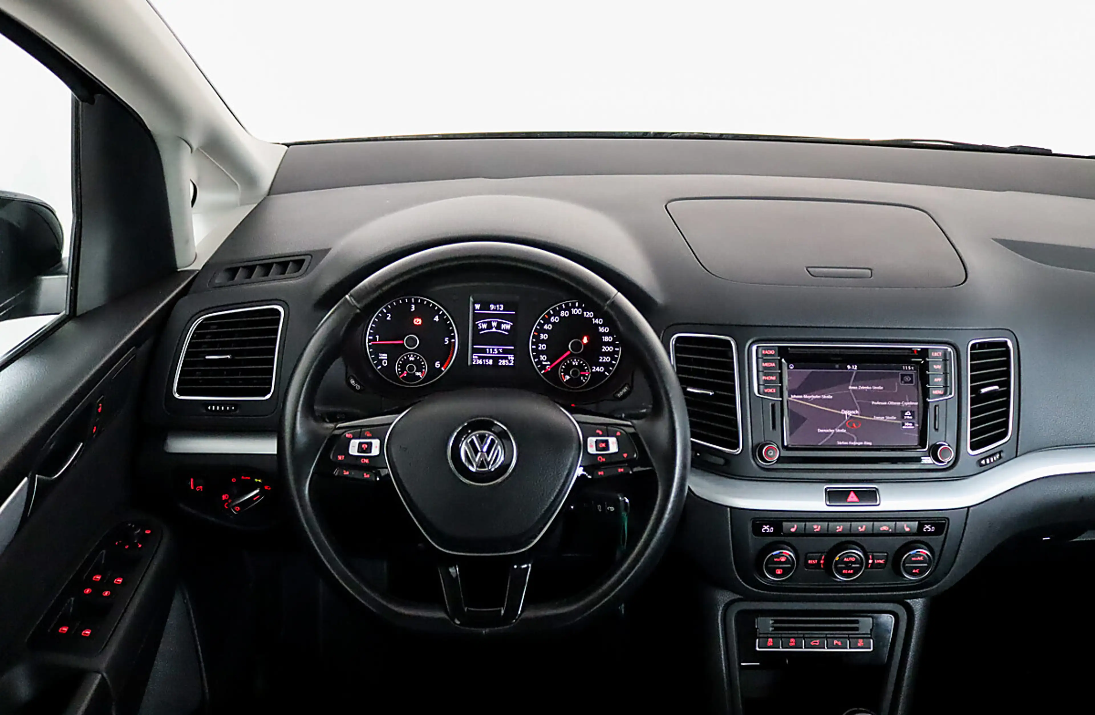 Volkswagen Sharan Business 2,0 TDI / NAVI / ACC / BI-XENON — photo 12