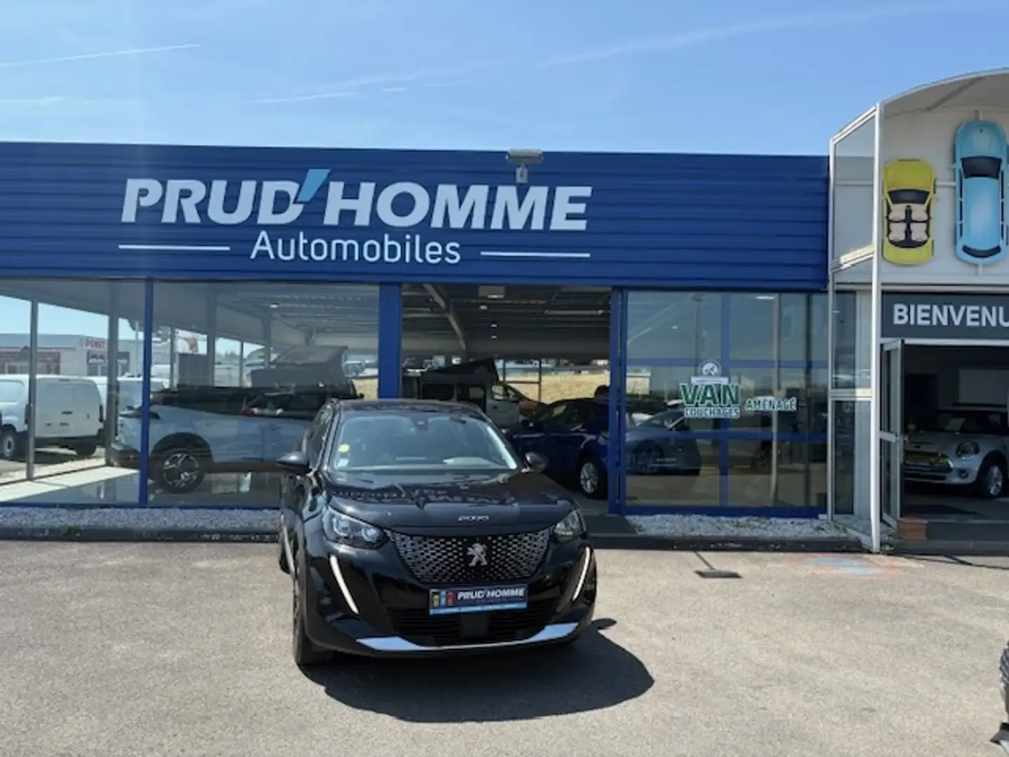 Peugeot 2008 1.5 BLUEHDI 130CH S\u0026S ALLURE EAT8 Noir - 1